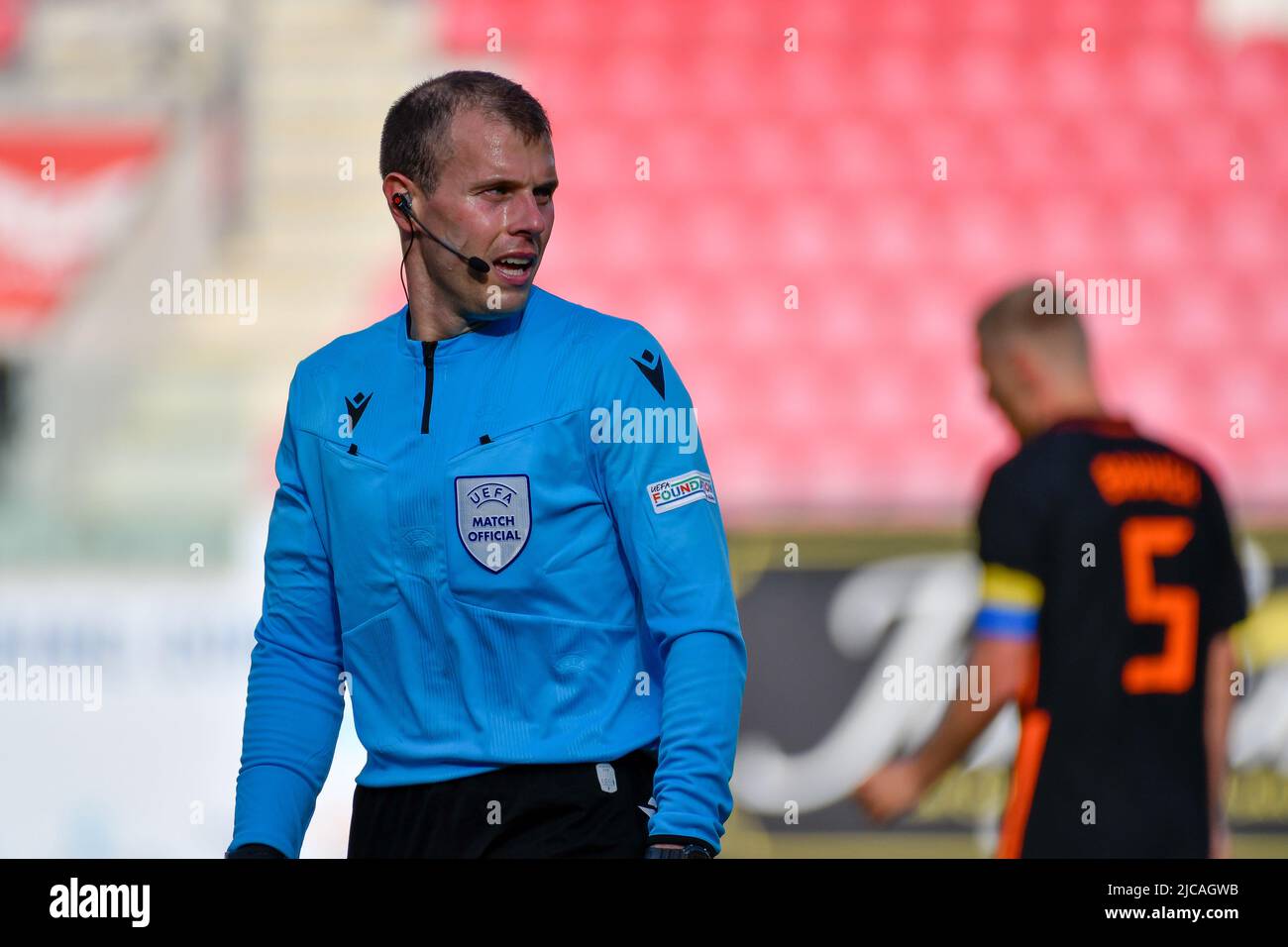 Llanelli, Wales. 11. Juni 2022. Schiedsrichter David Smajc während des UEFA-U-21-Qualifikationsspiel der Gruppe E zwischen Wales U21 und den Niederlanden U21 im Parc y Scarlets in Llanelli, Wales, Großbritannien, am 11. Juni 2022. Quelle: Duncan Thomas/Majestic Media. Stockfoto