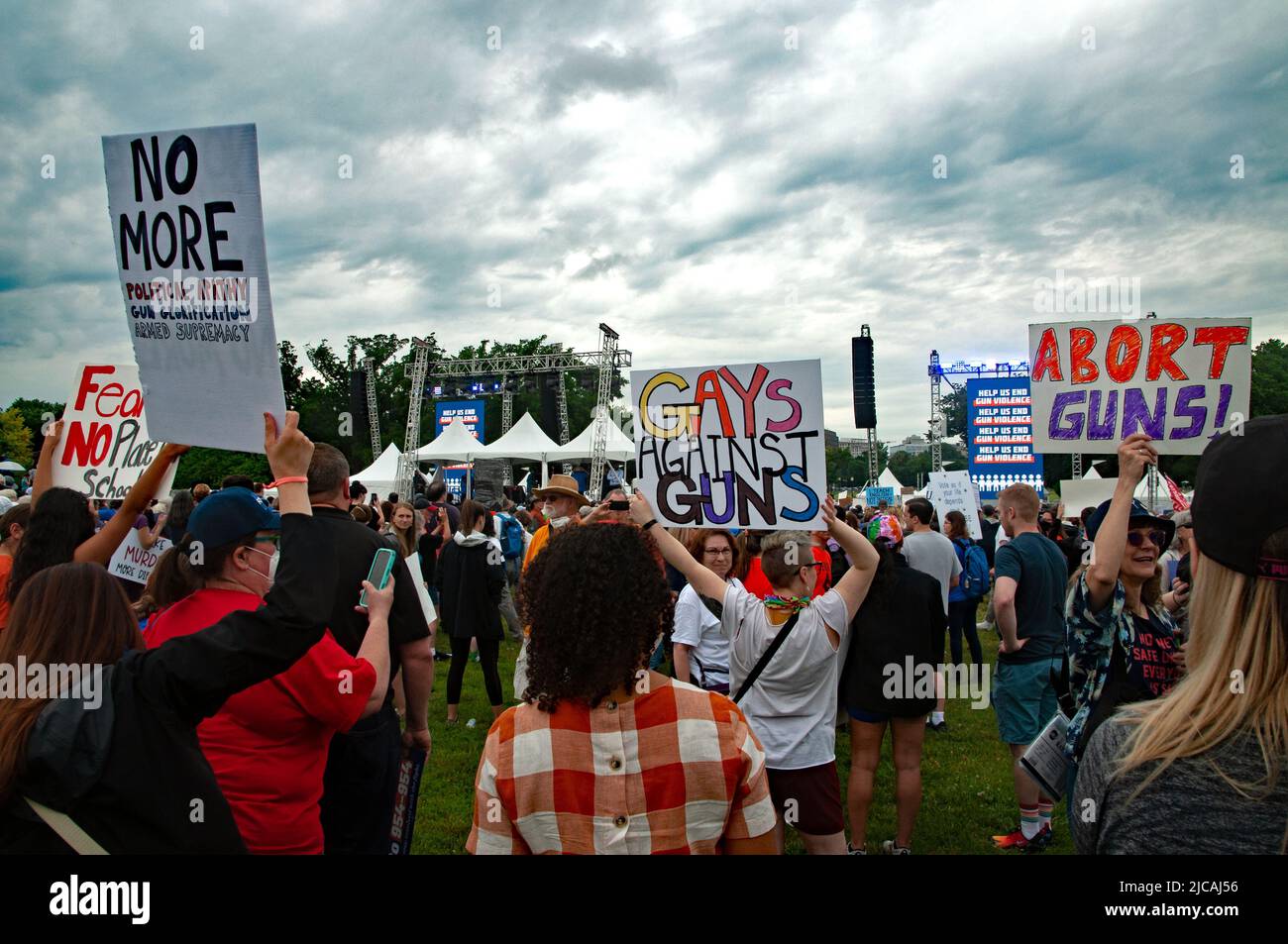 Washington DC, USA. 11. Juni 2022. Demonstranten nehmen an dem Protest gegen Waffengewalt gegen Marsch für unser Leben Teil. Kirk Treakle/Alamy Live News. Stockfoto