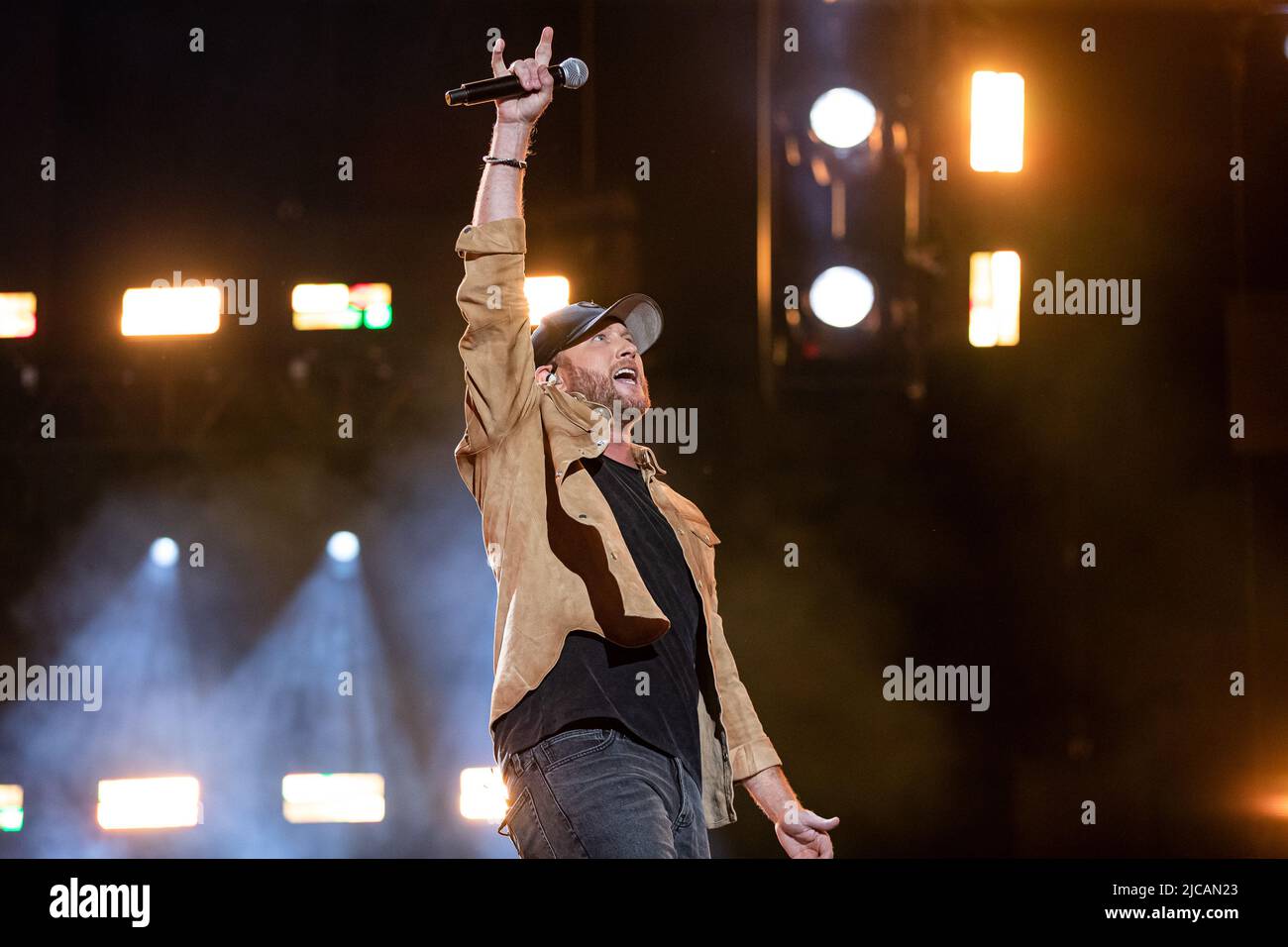 TENNESSEE - 10. JUNI: Cole Swindell tritt am 2. Tag des CMA Fest 2022 im Nissan Stadium am 10. Juni 2022 in Nashville, Tennessee, auf. (Foto: Amiee Stubbs/imageSPACE)/Sipa USA Stockfoto