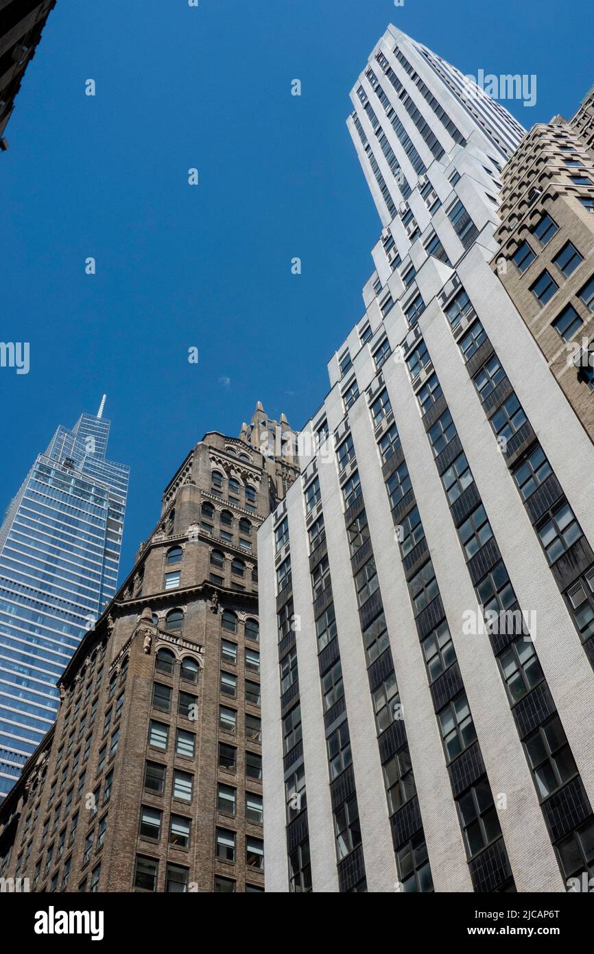 Das Supertall One Vanderbilt ragt über Wolkenkratzer auf der Madison Avenue, New York City, USA 2022 Stockfoto