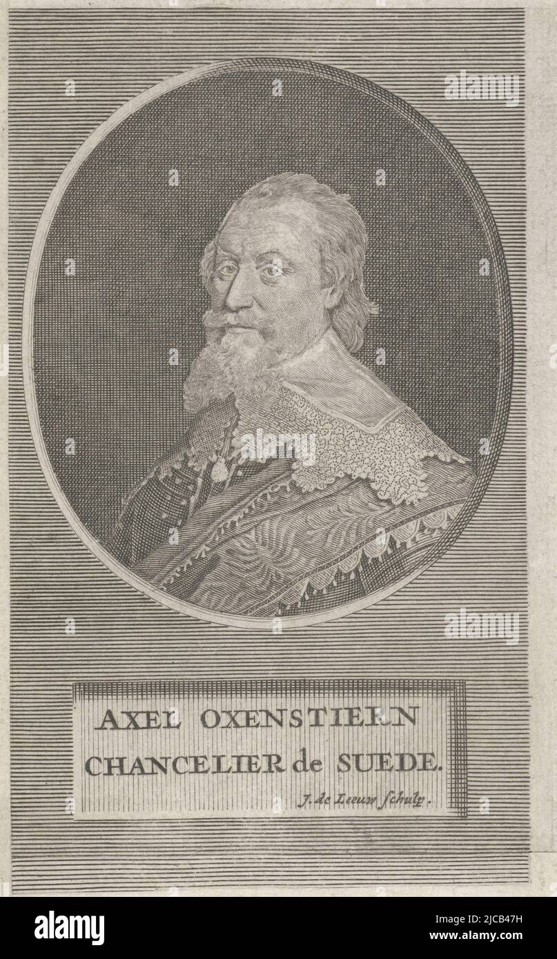 Porträtbüste im Oval links von Axel Oxenstierna, schwedischer Staatsmann, barheaded unter dem Porträt, eine Tafel mit dem Namen der porträtierten Person, Porträt von Axel Oxenstierna, Druckerei: Jan de Leeuw, (auf Objekt erwähnt), 1704, Papier, Gravur, H 150 mm × B 97 mm Stockfoto