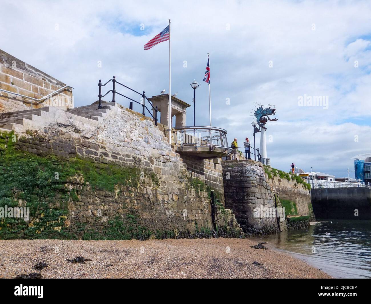 Das Mayflower Steps Memorial in Plymouth, Devon, England, erinnert an die Mayflower Expedition. Stockfoto
