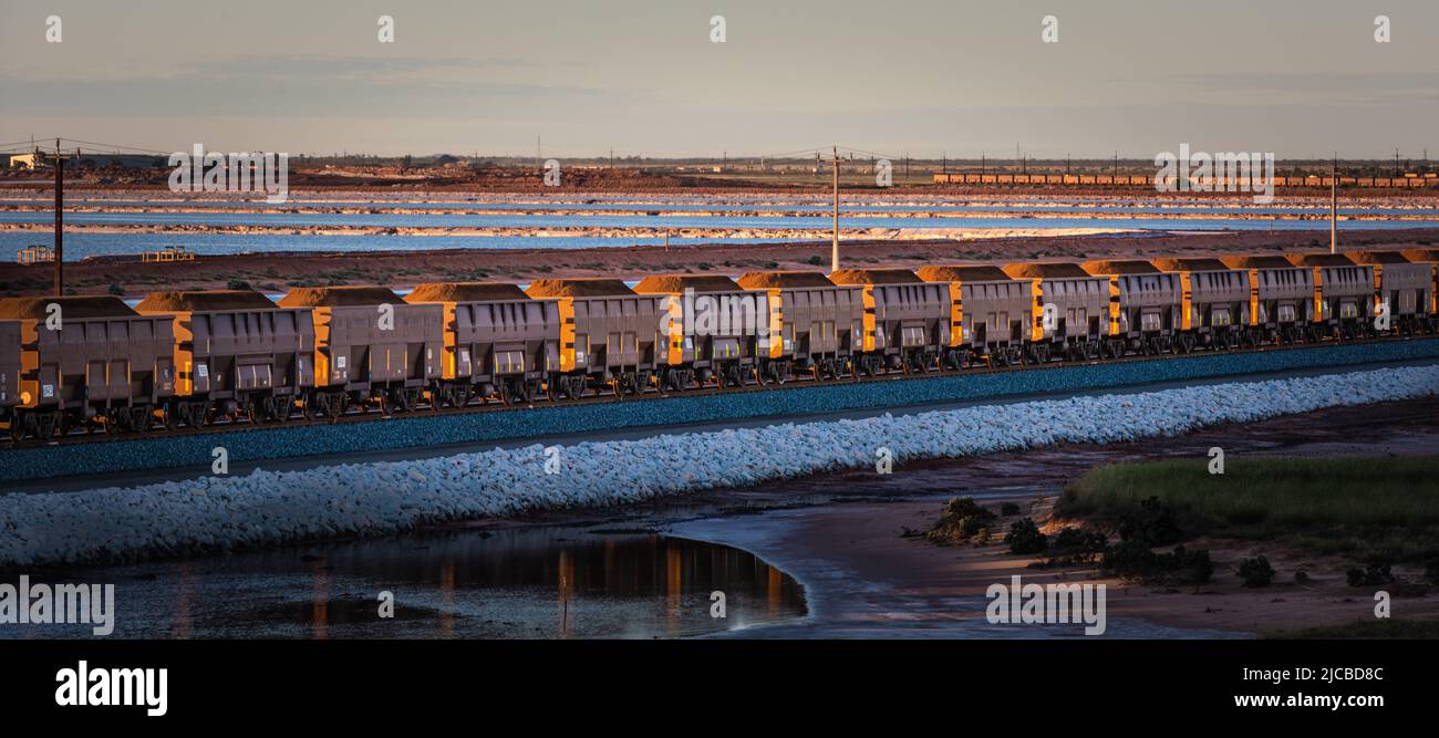 BHP Eisenerz Zug in Port Hedland, Westaustralien Stockfoto