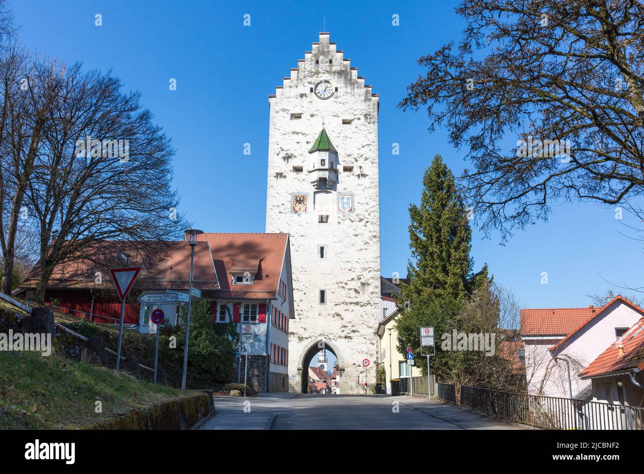 Ravensburg, Deutschland - 23. März 2022: Obertorturm - ein historisches Stadttor und Turm in der Stadt Ravensburg. Stockfoto