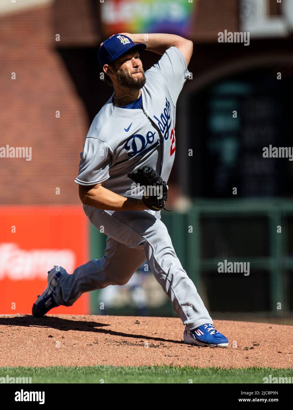 Juni 11 2022 San Francisco CA, USA Los Angeles startet Pitcher Clayton Kershaw(22) auf dem Hügel während des MLB-Spiels zwischen den Los Angeles Dodgers und den San Francisco Giants. Die Giants gewannen 3-2 beim Oracle Park San Francisco Calif. Thurman James/CSM Stockfoto