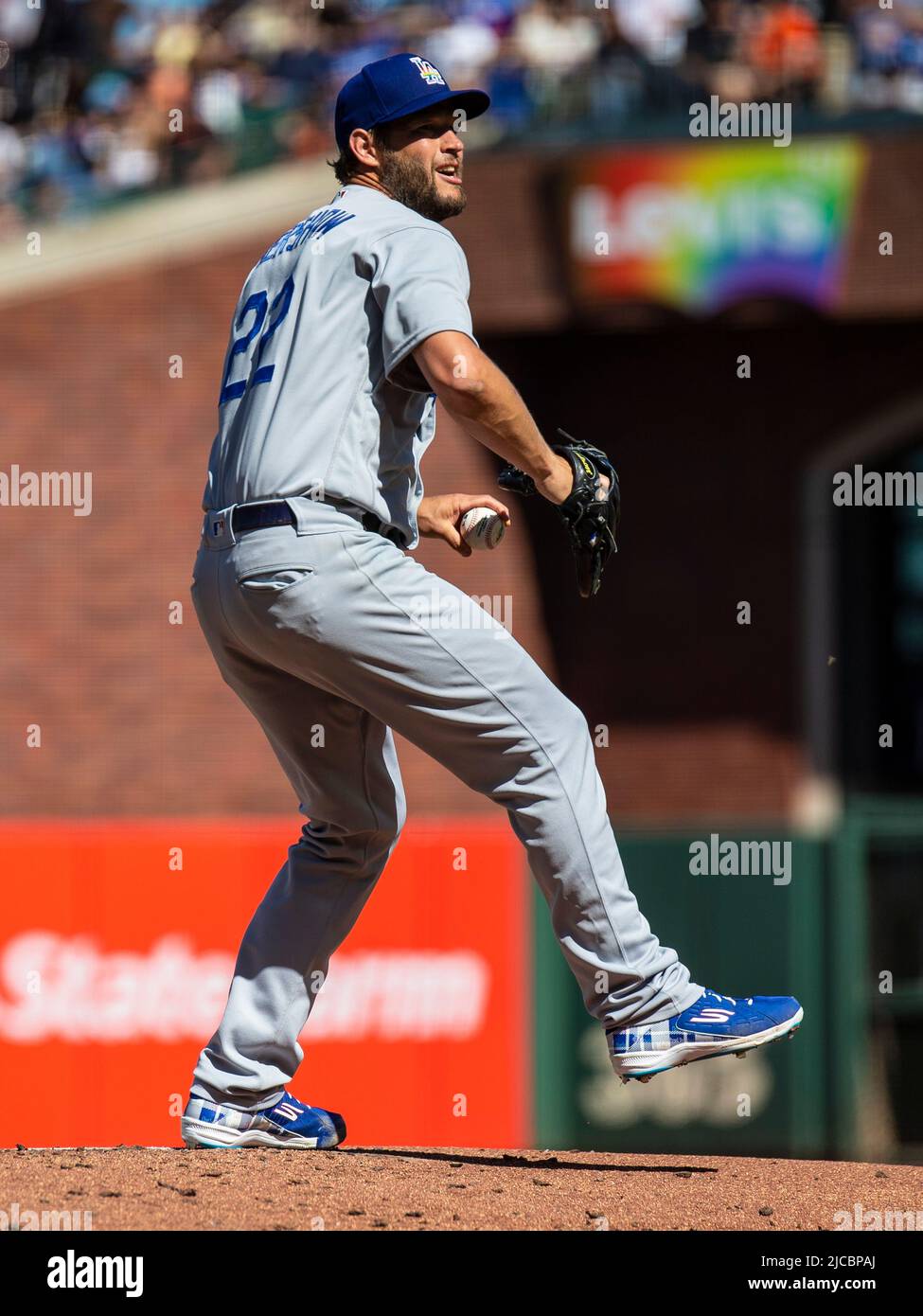 Juni 11 2022 San Francisco CA, USA Los Angeles startet Pitcher Clayton Kershaw(22) auf dem Hügel während des MLB-Spiels zwischen den Los Angeles Dodgers und den San Francisco Giants. Die Giants gewannen 3-2 beim Oracle Park San Francisco Calif. Thurman James/CSM Stockfoto