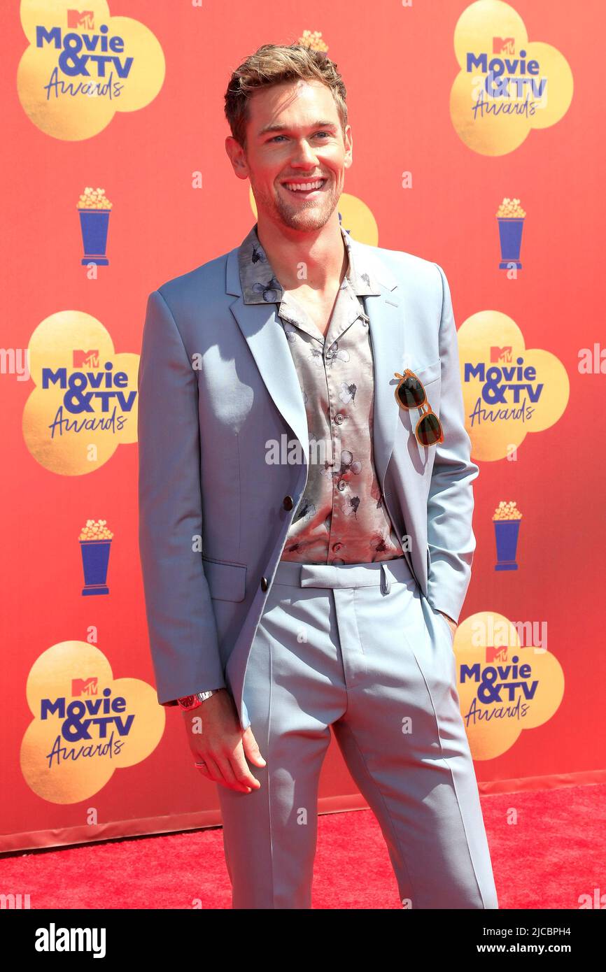 LOS ANGELES - JUN 5: Taylor John Smith bei den MTV Movie and TV Awards 2022 bei Barker Hanger am 5. Juni 2022 in Santa Monica, CA Stockfoto