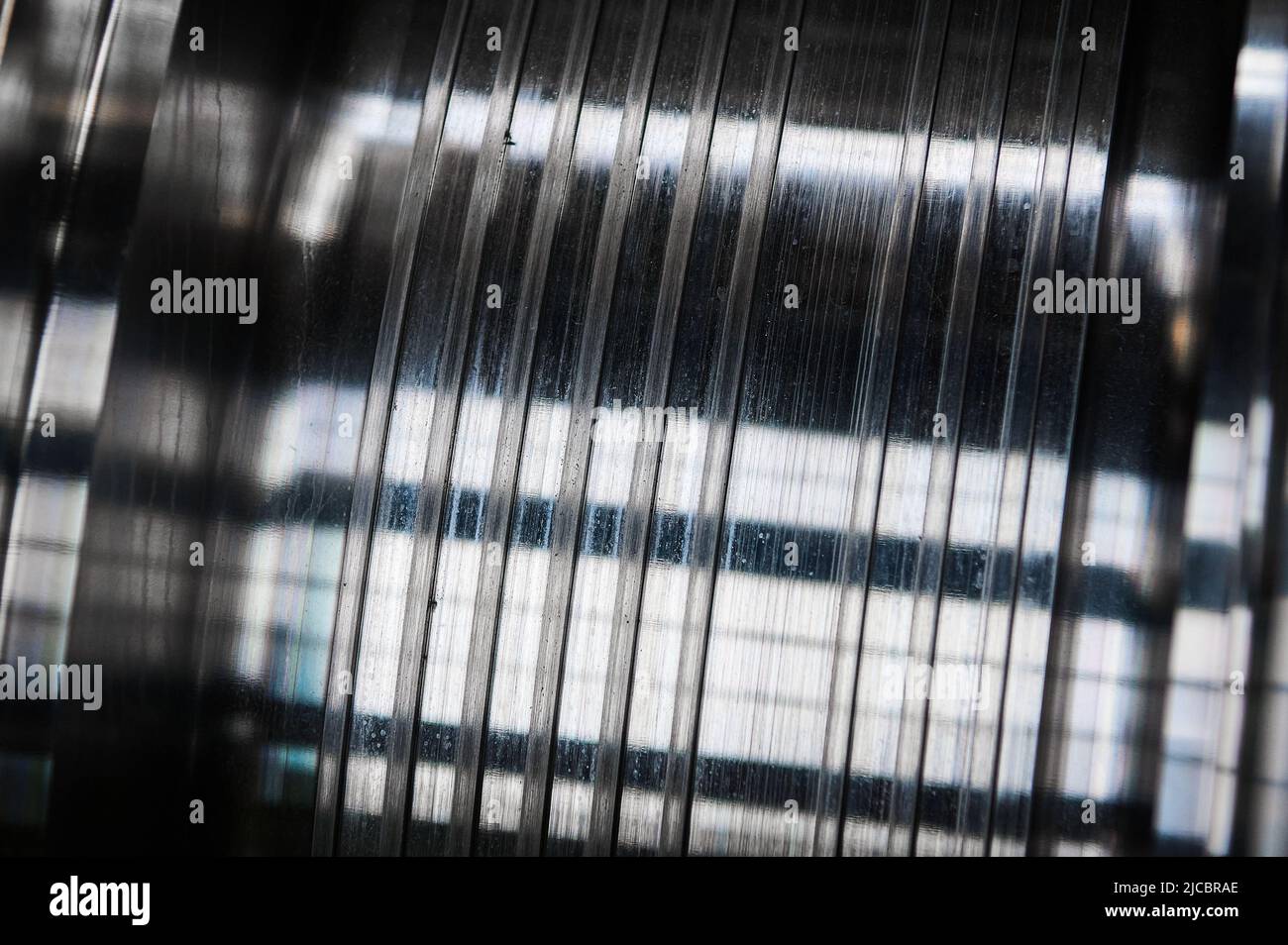 Schacht der Dampfturbine mit Fichtenblatt-Befestigung am Werk Stockfoto