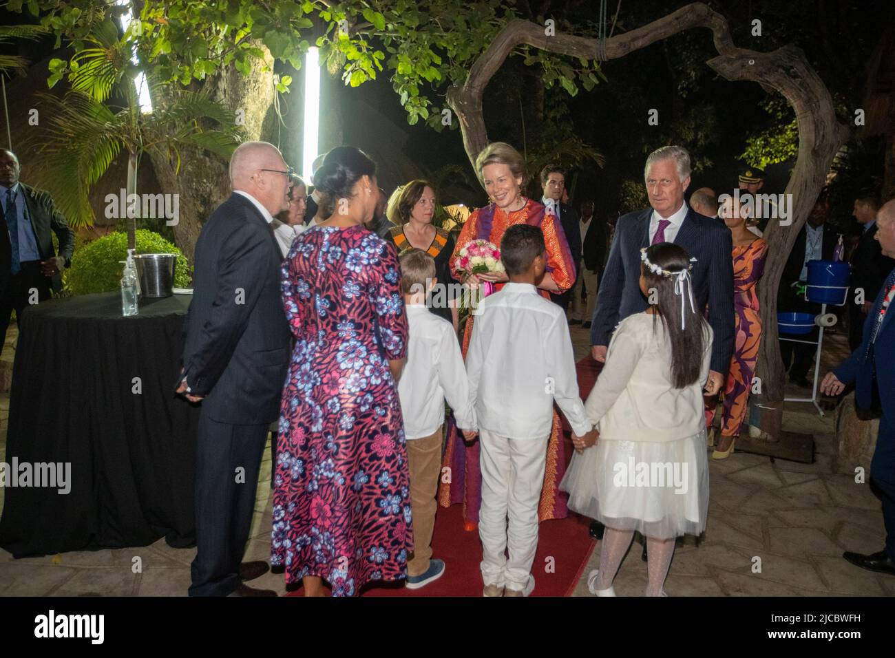 Königin Mathilde von Belgien und König Philippe - Filip von Belgien, abgebildet während eines Abendessens mit der belgischen Delegation im Restaurant Bush Camp in Lubumbashi, während eines offiziellen Besuchs des belgischen Königspaares in der Demokratischen Republik Kongo am Samstag, dem 11. Juni 2022. Der belgische König und die belgische Königin werden vom 7.. Bis 13.. Juni Kinshasa, Lubumbashi und Bukavu besuchen. BELGA FOTO NICOLAS MAETERLINCK Stockfoto