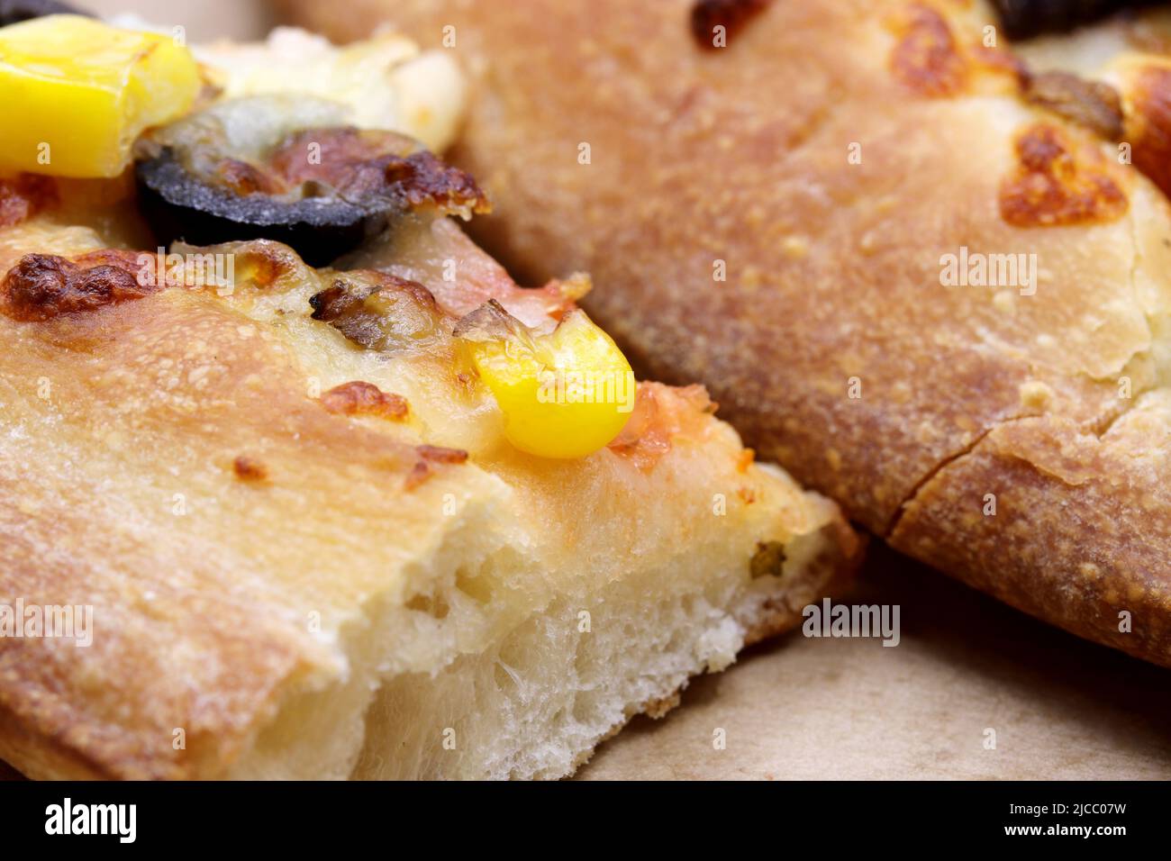 Nahaufnahme eines Fotos mit gemischter Pizza Stockfoto