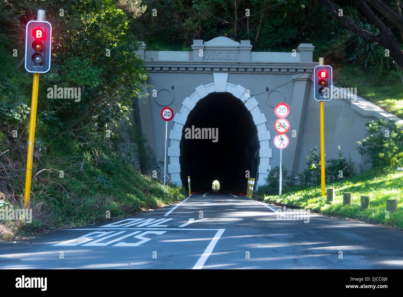 Eingang zum Bustunnel, Hataitai, Wellington, Nordinsel, Neuseeland Stockfoto