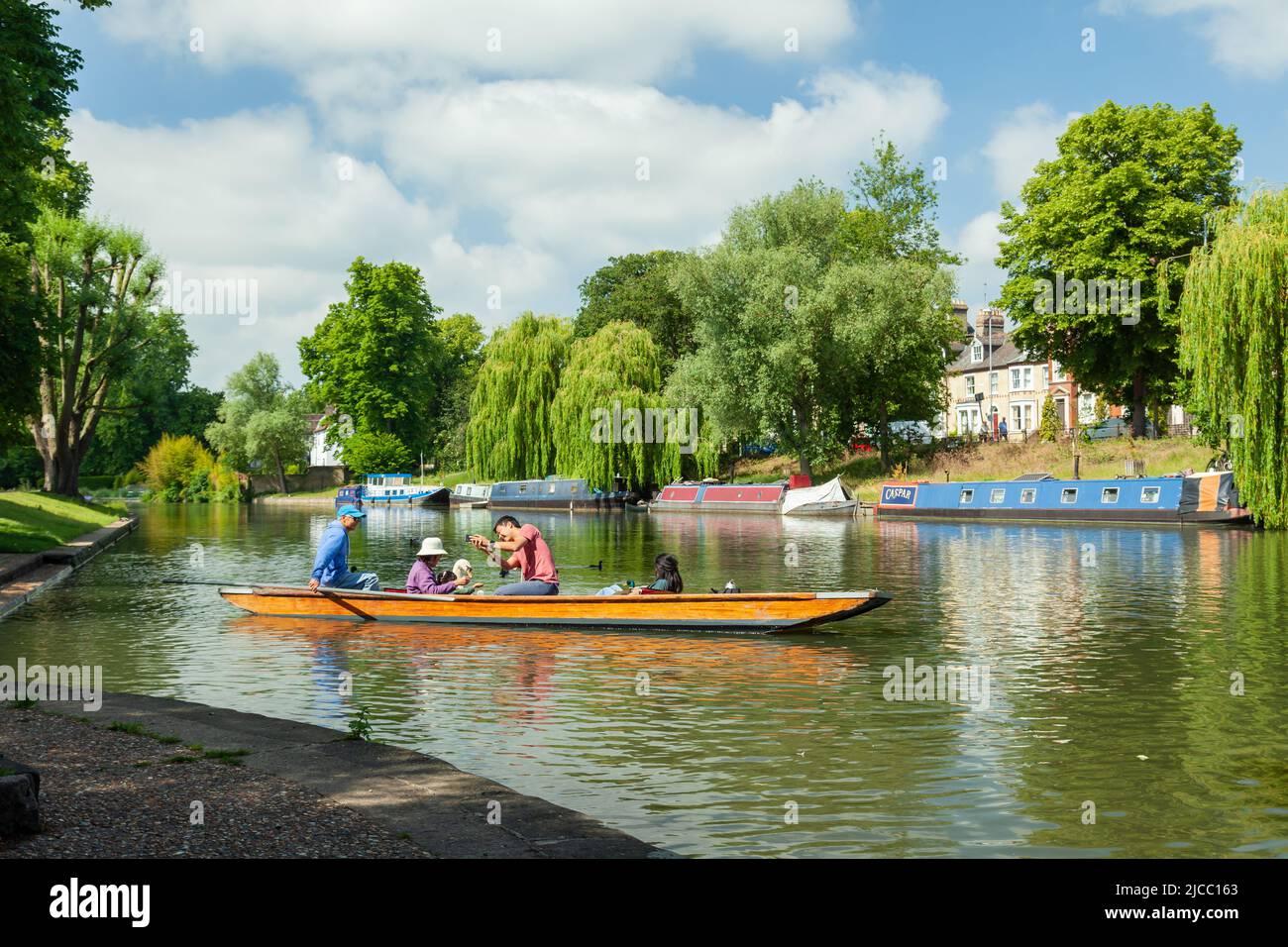 Frühlingsmittag auf dem River Cam in Cambridge, England. Stockfoto