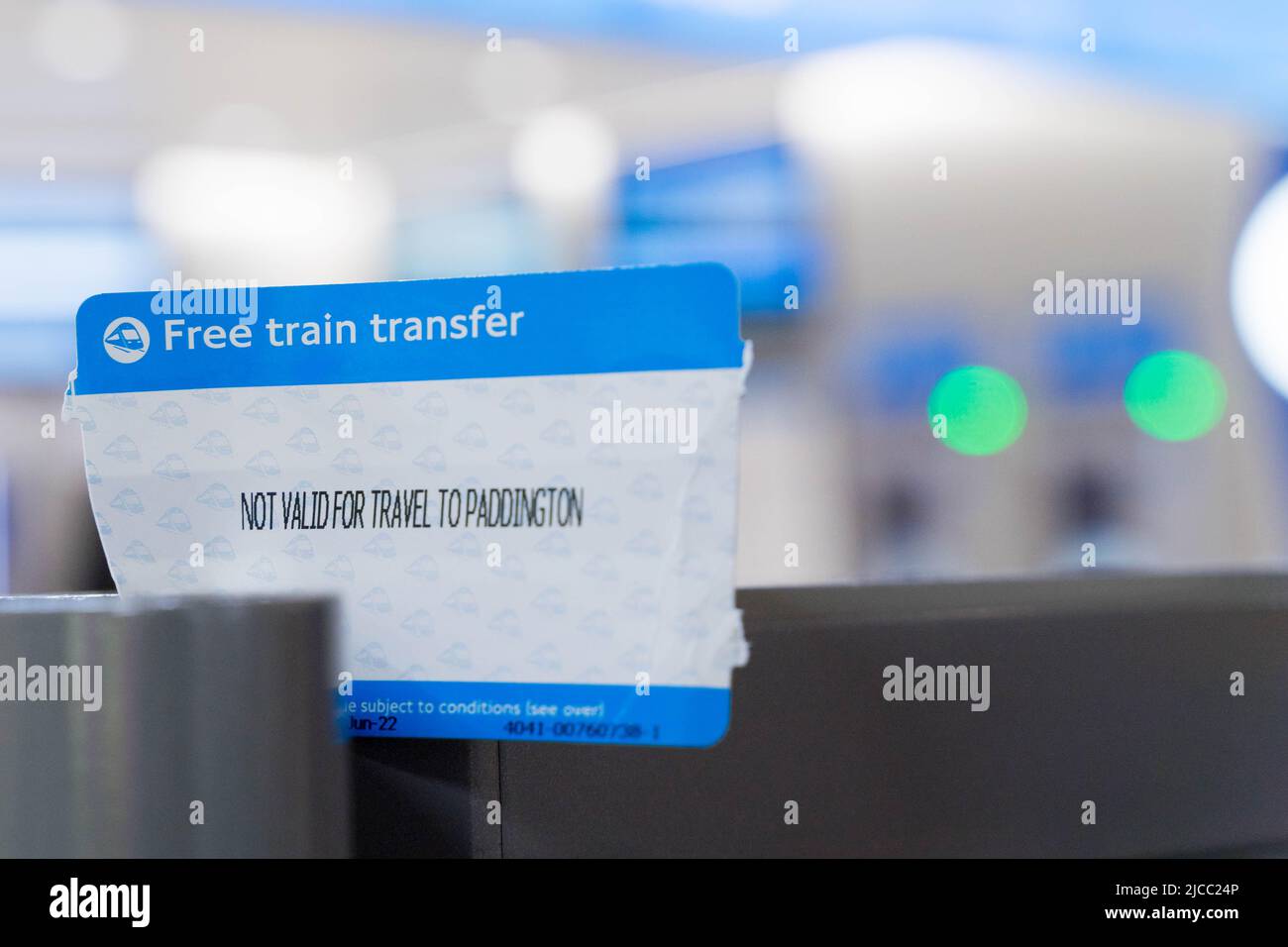 Kostenloses Zugticket zwischen den Terminals 1, 2 und 3, Terminal 4 und Terminal 5 von London Heathrow Stockfoto