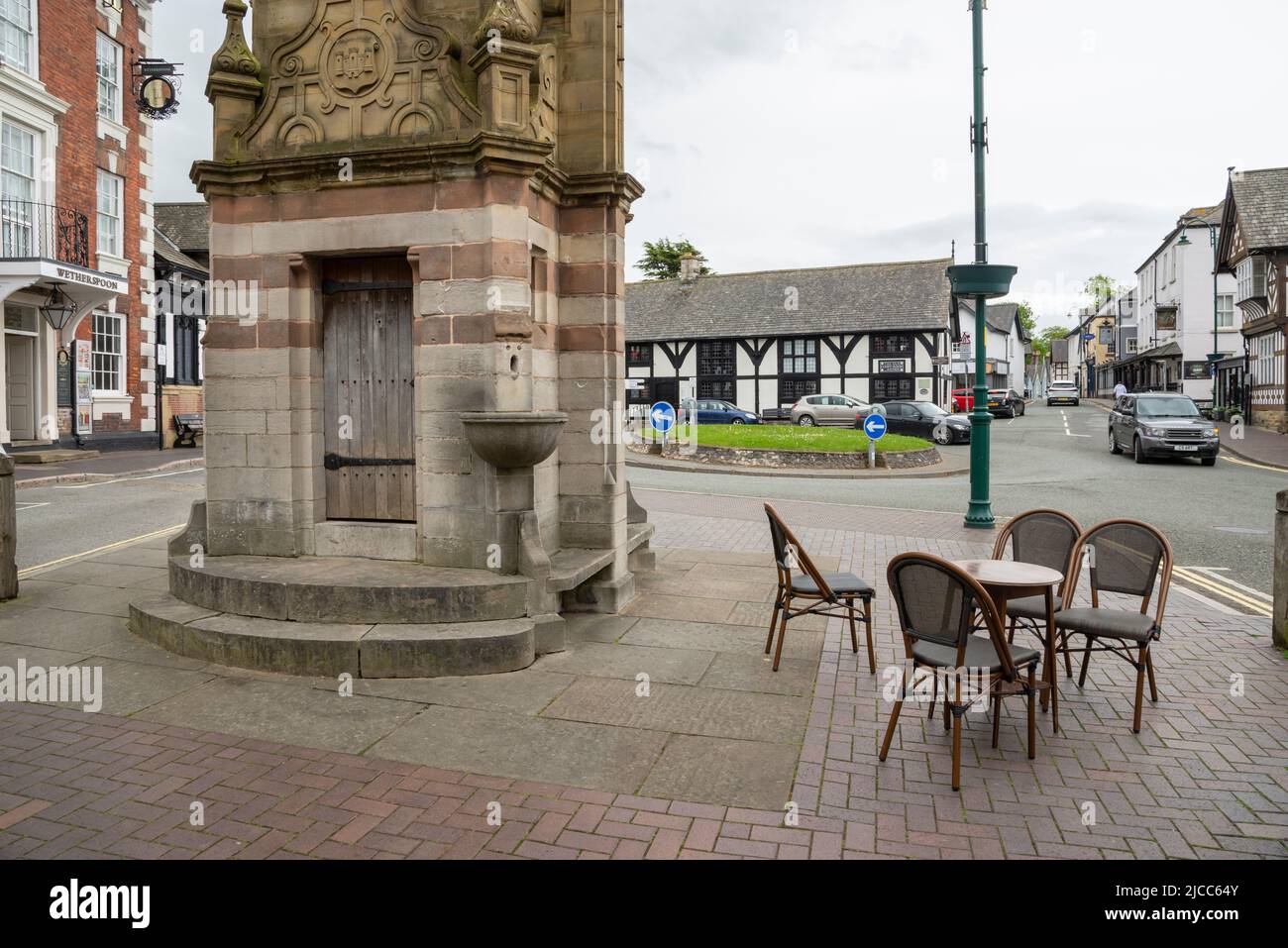 Peers Memorial Uhrturm in St. Peter's Square, Ruthin, Denbighshire, North Wales, Großbritannien Stockfoto