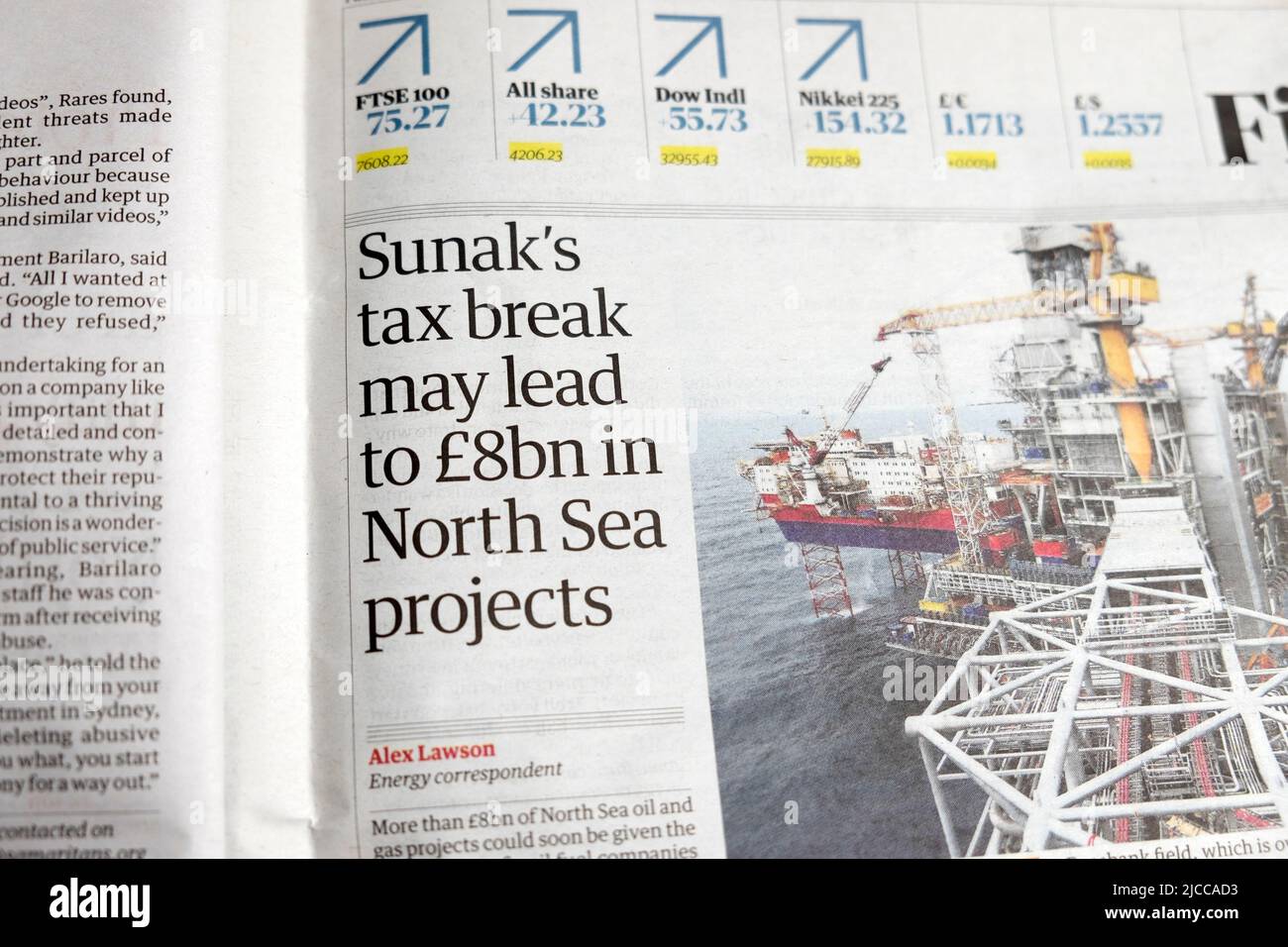 Rishi 'Sunaks Steuerpause könnte zu 8bn £in Nordseeprojekten führen' Headline der Zeitung Guardian Cost of Living Energy am 6. Juni 2022 in London, Großbritannien Stockfoto