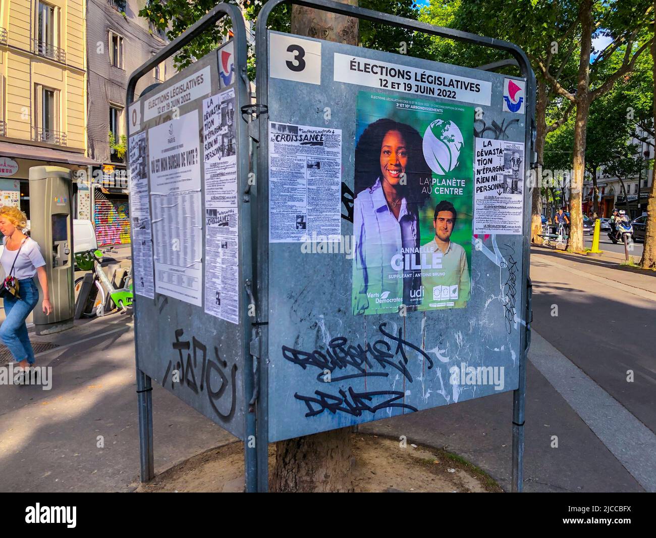 Paris, Frankreich, Französische Parlamentswahlen Plakate auf der Straße (nahe Place de la Republique) Stockfoto