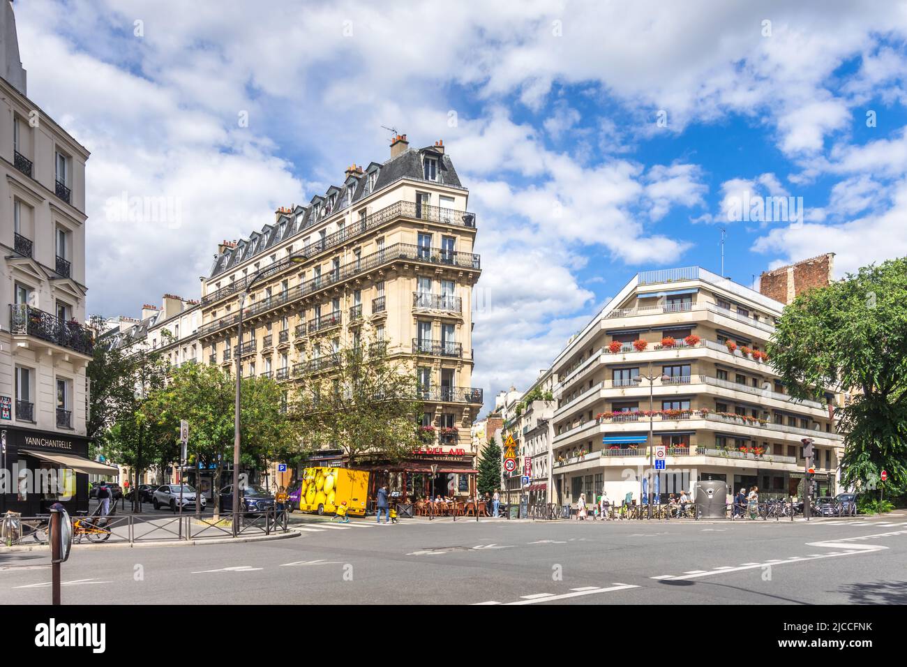 Kreuzung im Stadtzentrum in der Nähe von Picpus - Ile-de-France, Paris, Frankreich. Stockfoto