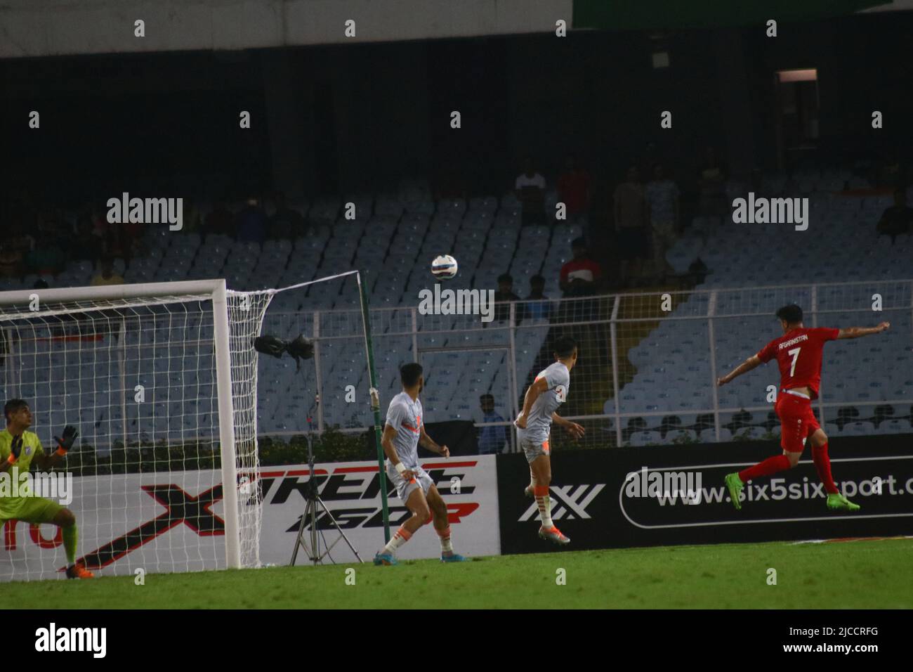 11. Juni 2022, Kalkutta, Westbengalen, Indien: AFC Asian CUP Qualifier - Indien gegen Afghanistan beim Vivekananda Yuba Bharati Krirangan in Kalkutta. In einem spannenden Fußballwettbewerb gelang es Indien, Afghanistan mit zwei späten Toren von Sunil Chhetri und Sahal Abdul Samad zu übertreffen. Indien eins 2-1. (Bild: © Dipa Chakraborty/Pacific Press via ZUMA Press Wire) Stockfoto