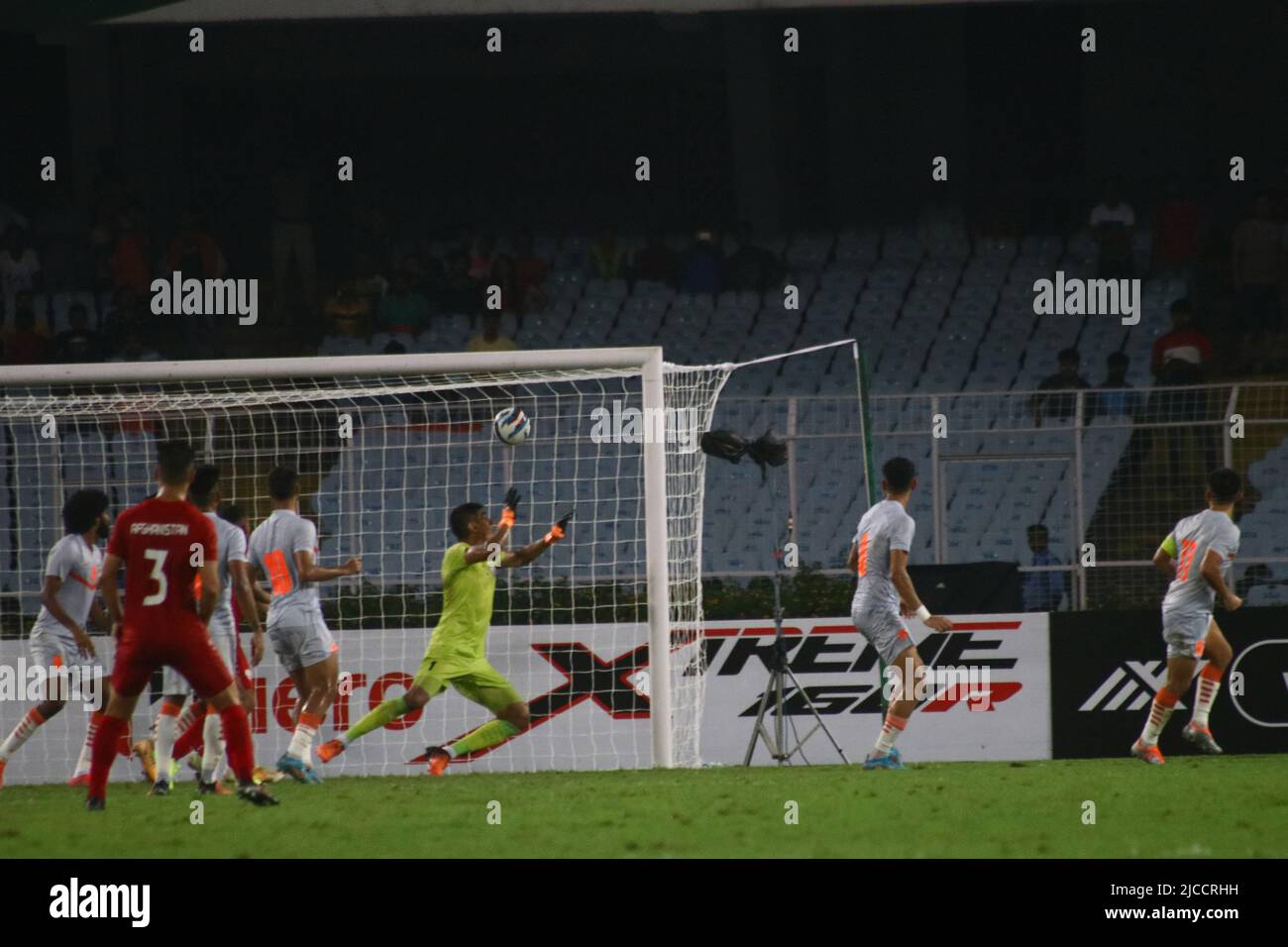 11. Juni 2022, Kalkutta, Westbengalen, Indien: AFC Asian CUP Qualifier - Indien gegen Afghanistan beim Vivekananda Yuba Bharati Krirangan in Kalkutta. In einem spannenden Fußballwettbewerb gelang es Indien, Afghanistan mit zwei späten Toren von Sunil Chhetri und Sahal Abdul Samad zu übertreffen. Indien eins 2-1. (Bild: © Dipa Chakraborty/Pacific Press via ZUMA Press Wire) Stockfoto