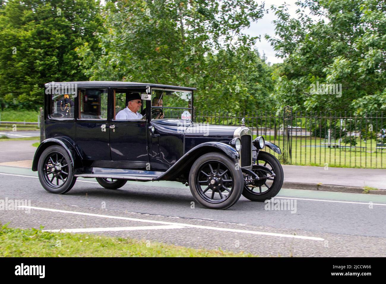 1927 20s 20er Jahre Black AUSTIN 1670cc Limousine; Automobile, die während des Jahres 58. der Manchester to Blackpool Touring Assembly für Veteran, Vintage, Classic und geschätzte Autos vorgestellt wurden. Stockfoto