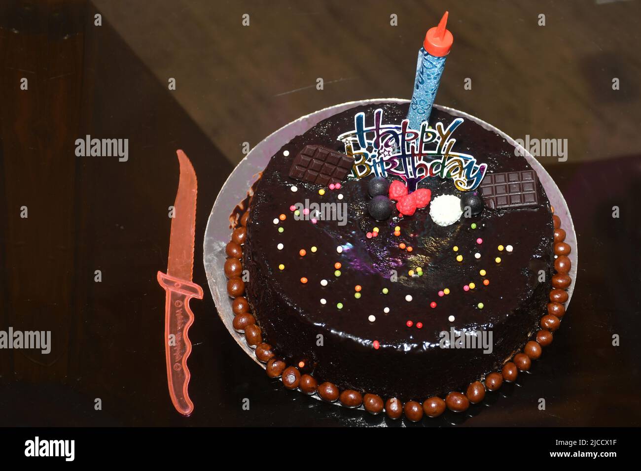 Schokoladenkuchen zum Geburtstag Stockfoto