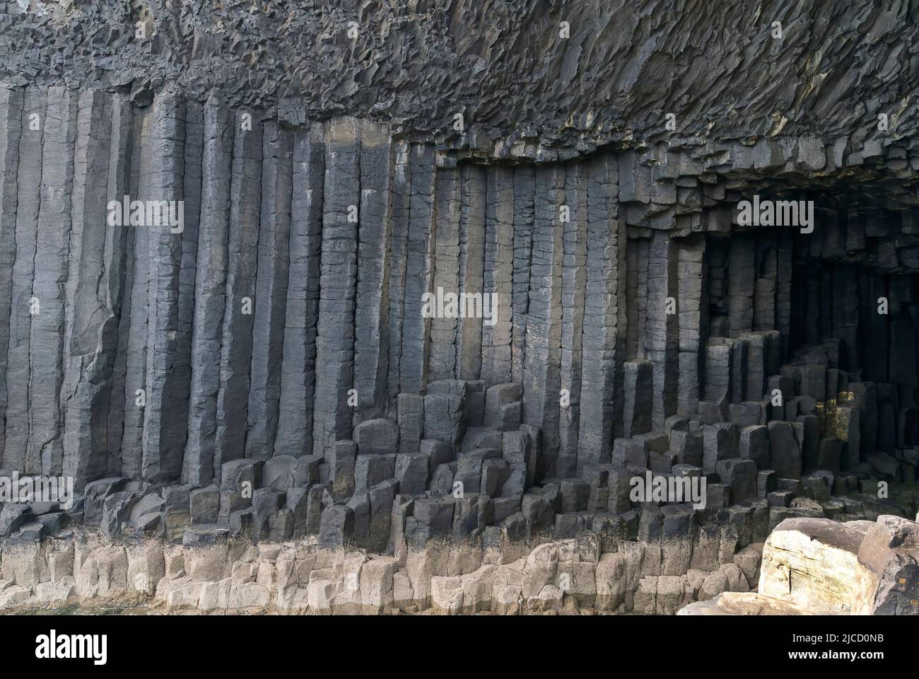 Fingal's Cave, zeigt Höhle und Basaltlava, Staffa Island, Schottland, Großbritannien, 30. Mai 2022 Stockfoto