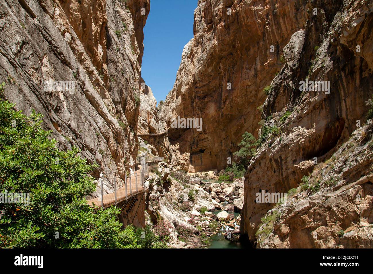 Caminito del Rey Gehweg in der Schlucht der Gaitanes, Schlucht des Guadalhorce Flusses in Malaga, Spanien. Stockfoto