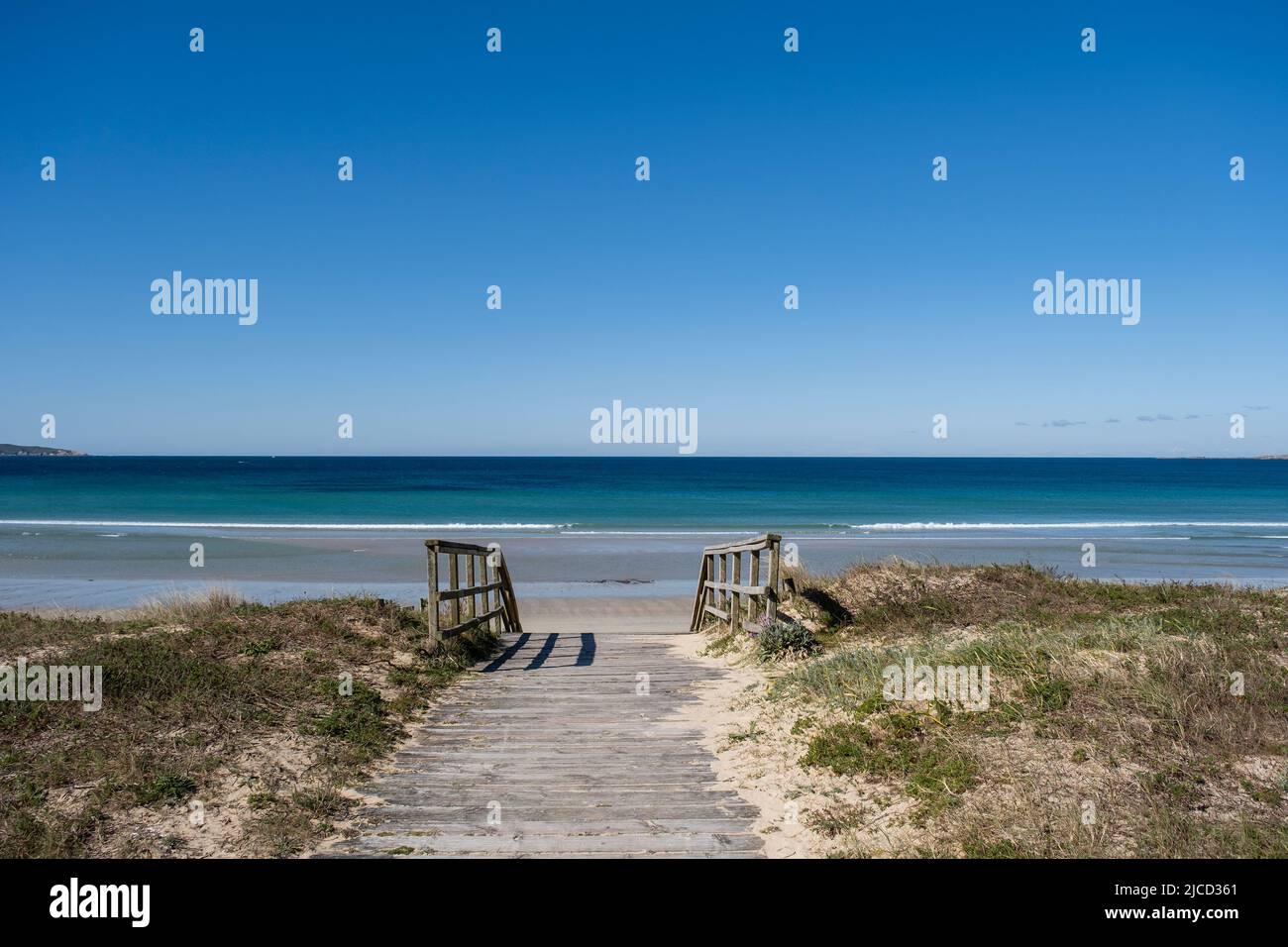 Gehweg zum Strand A Lanzada, in Galicien, Spanien Stockfoto