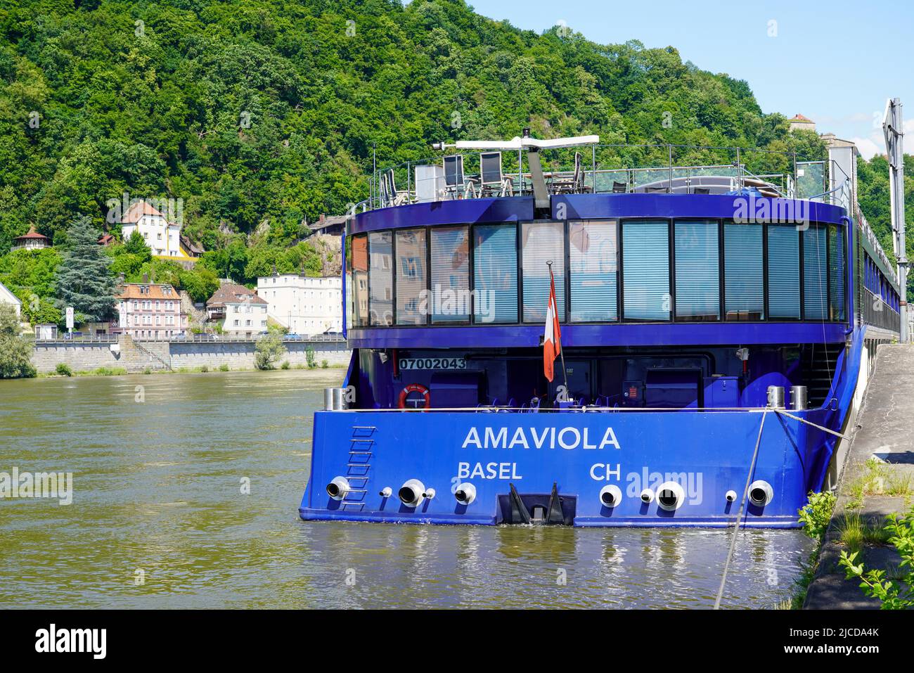 Donaukreuzfahrtschiff im Hafen von Passau, Deutschland, 11.6.21 Stockfoto