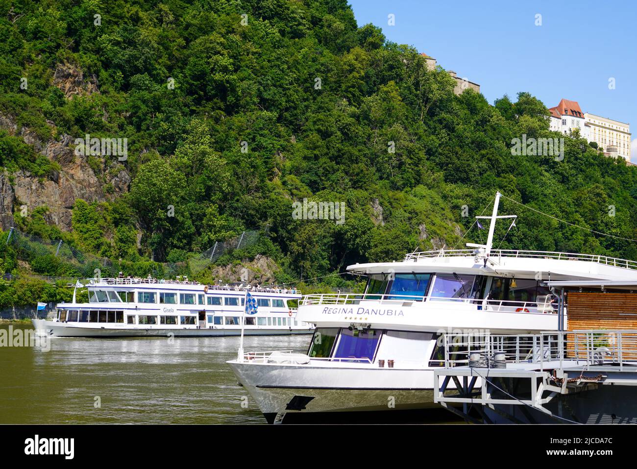 Donaukreuzfahrtschiff im Hafen von Passau, Deutschland, 11.6.21 Stockfoto