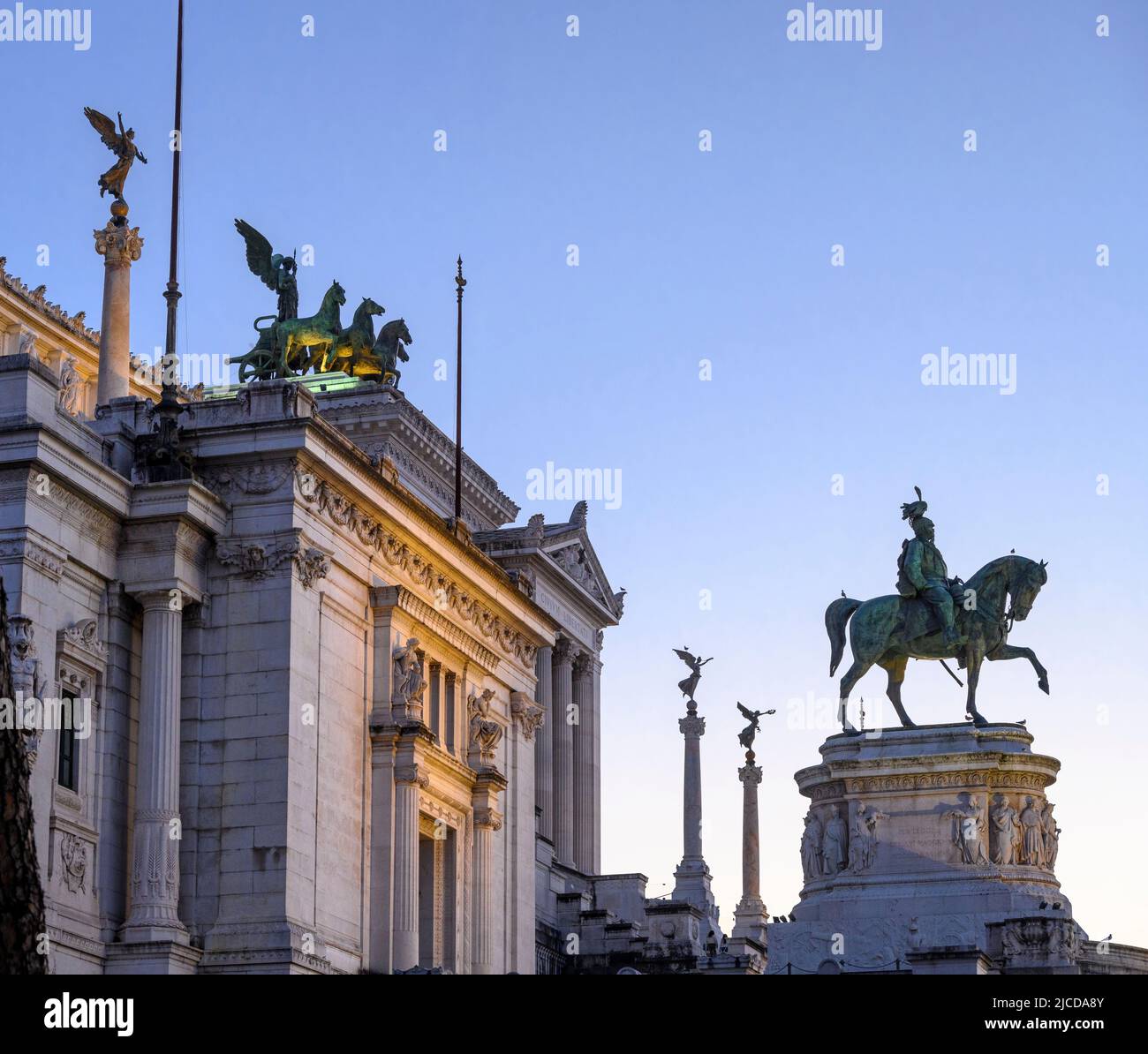 Das Nationaldenkmal von Viktor Emmanuel II. Auf der Piazza Venezia, im Zentrum Roms, im Latium, Italien. Stockfoto