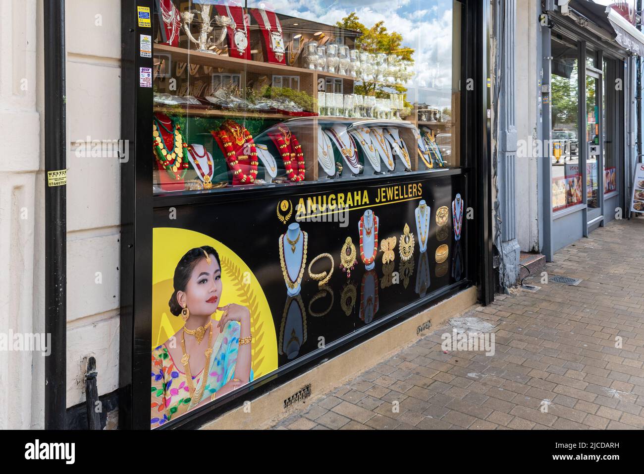Anugraha Juweliergeschäft in Aldershot, einem Fachgeschäft für nepalesischen Schmuck, Hampshire, England, Großbritannien Stockfoto