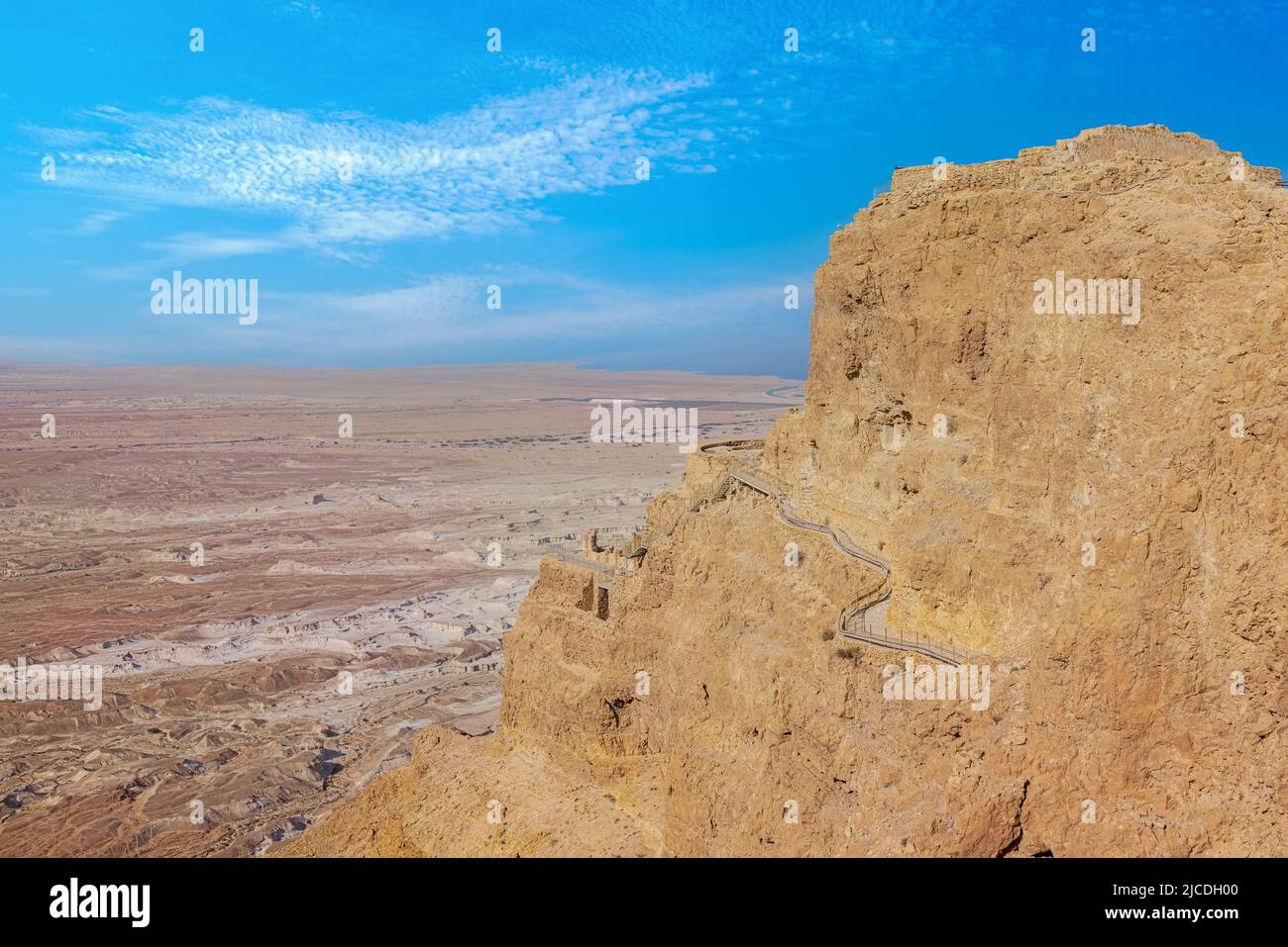 Israel Panoramablick von der Masada-Festung im Nationalpark in der Wüste Negev Judaean in der Nähe des Toten Meeres. Stockfoto