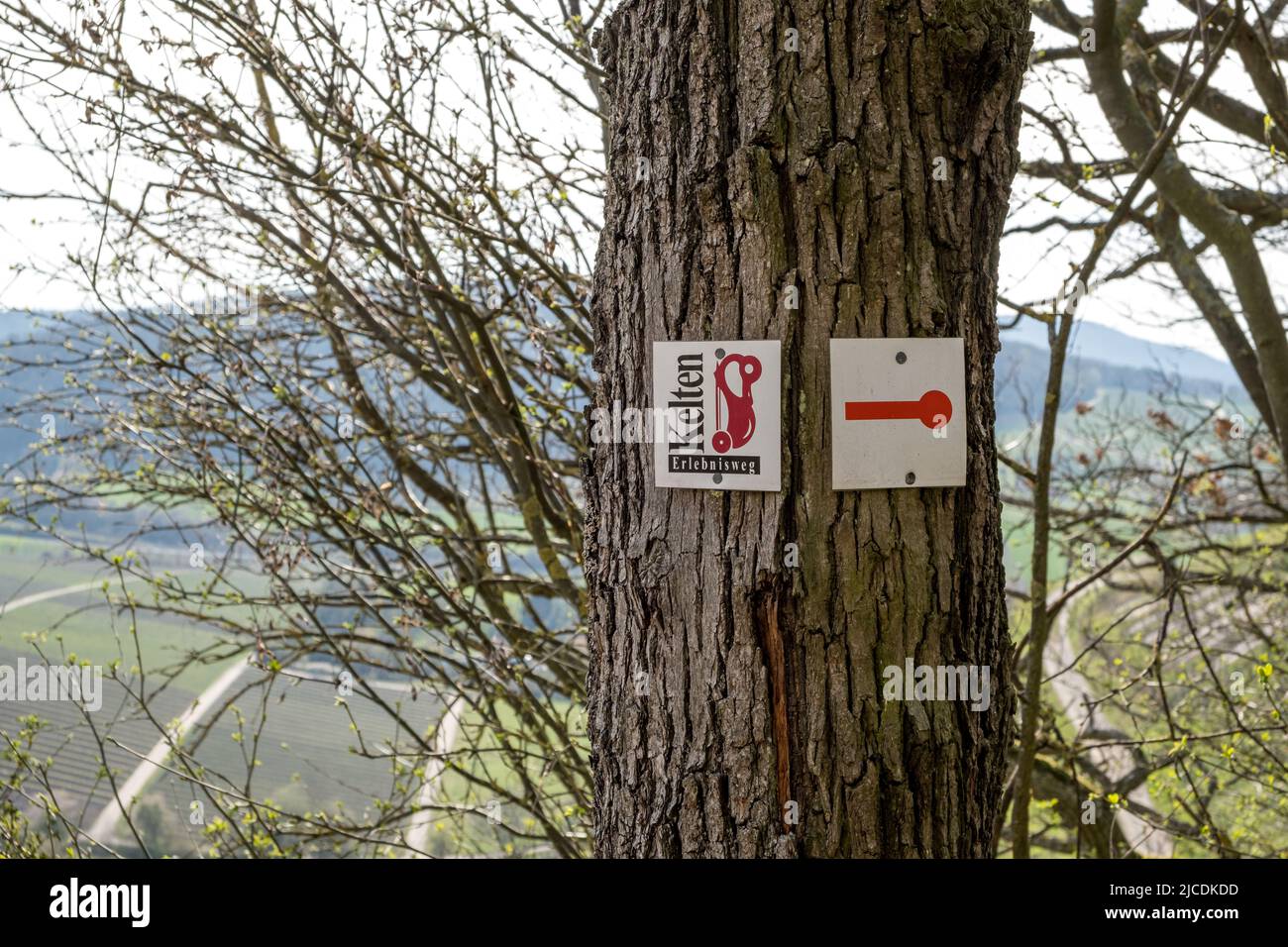 Schild für die Wanderwege vom kelten-Weg in Deutschland in der Nähe der Stadt Castell. Stockfoto