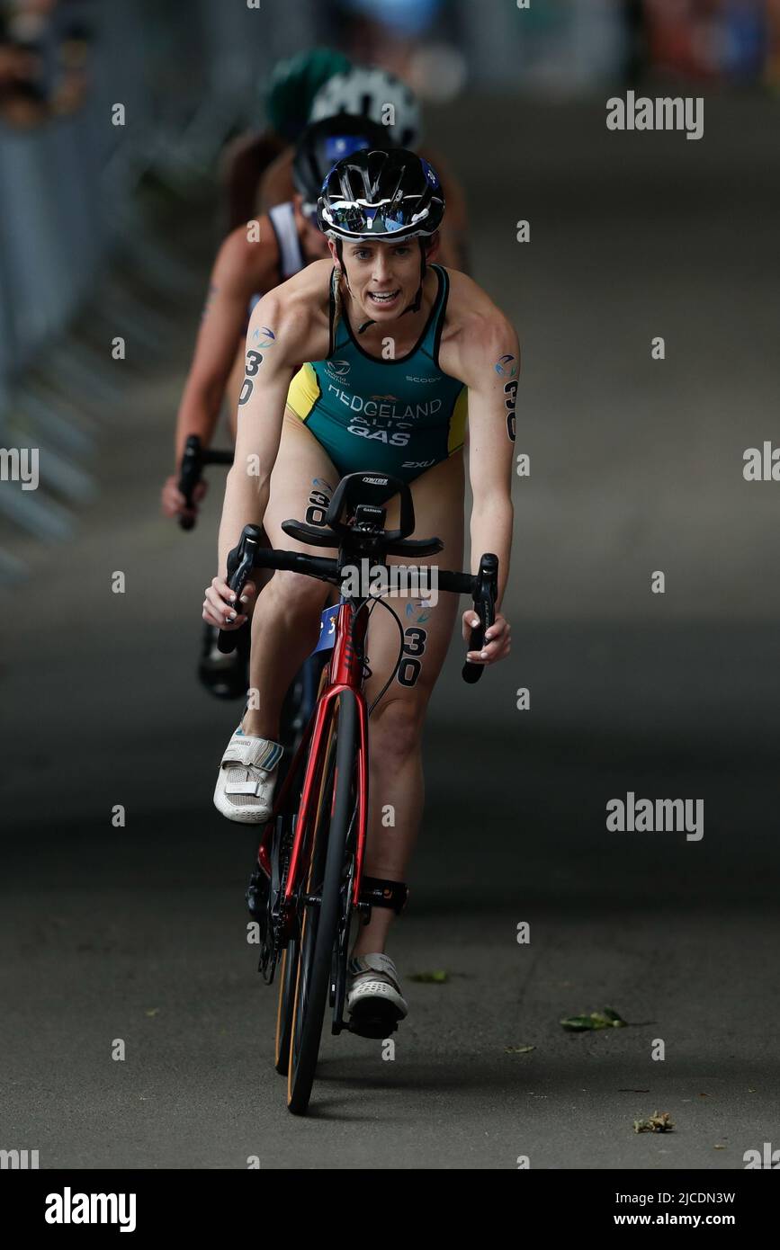 Der australische Kira Hedgeland führt die Teilnehmer am ersten Tag der