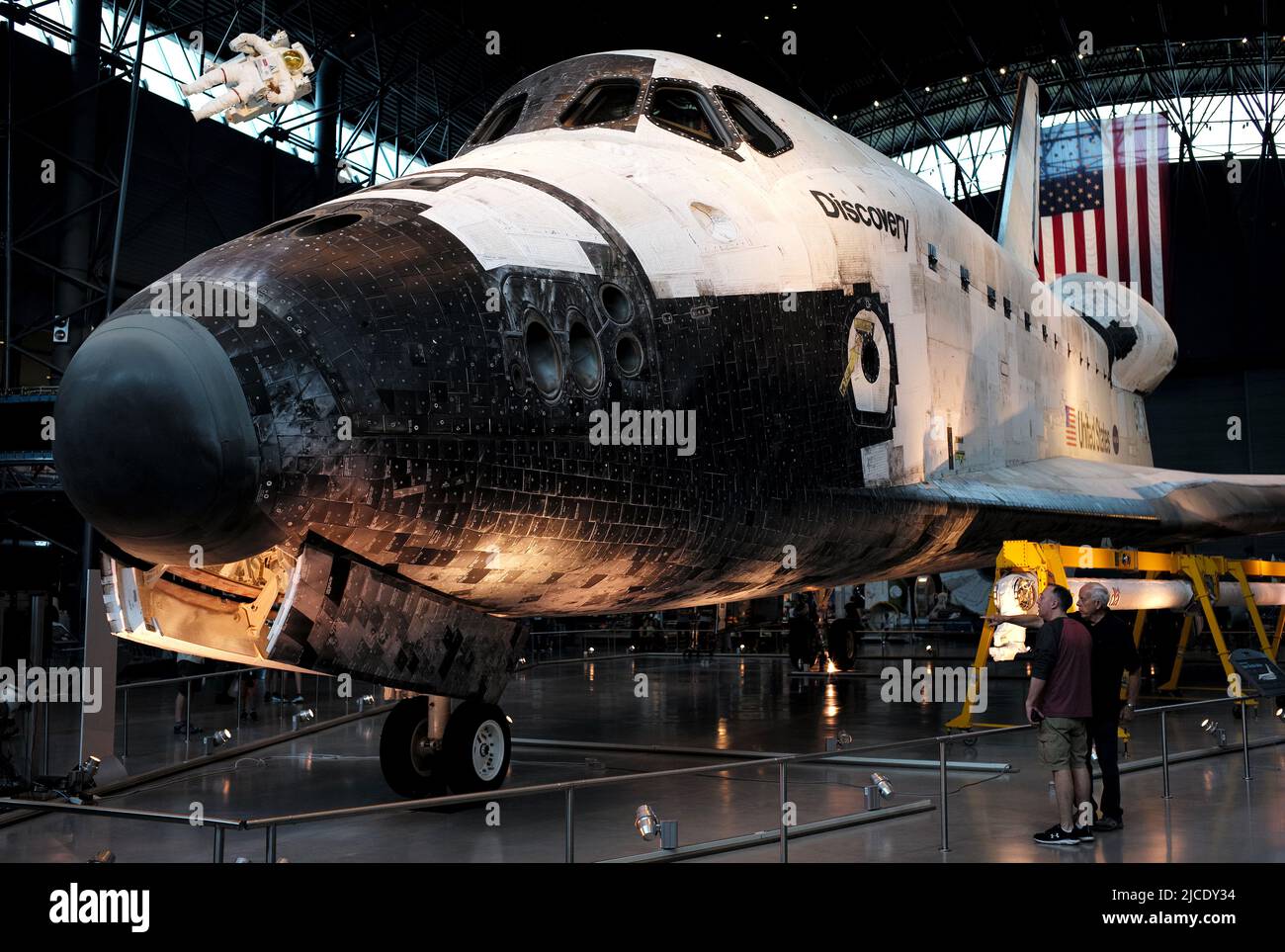 US Space Shuttle Discovery gesehen im Steven F. Udvar-Hazy Center in VA. USA Air & Space Museum Stockfoto