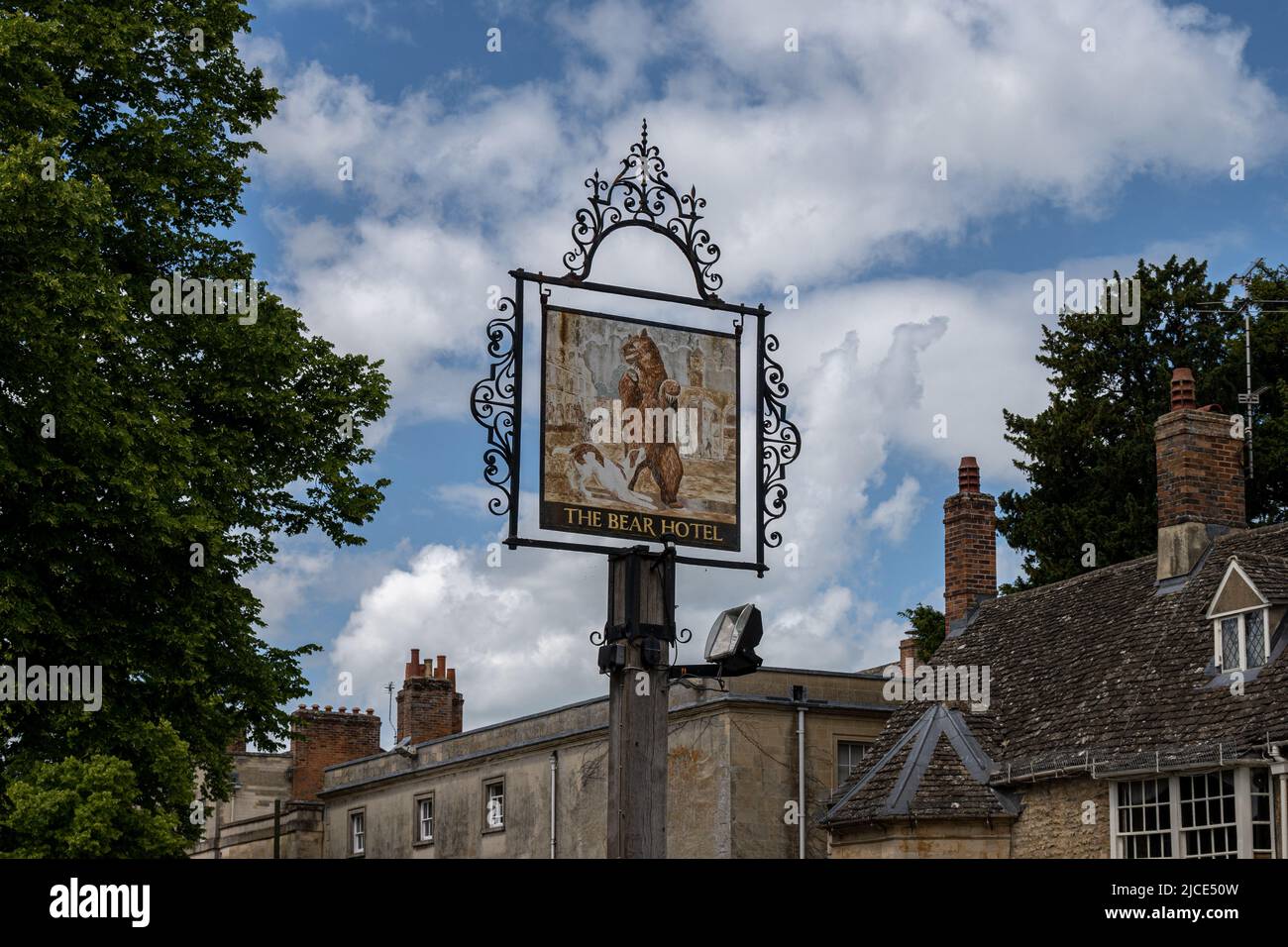 Schild für das Bear Hotel in der High Street, Woodstock, Oxfordshire, England Stockfoto