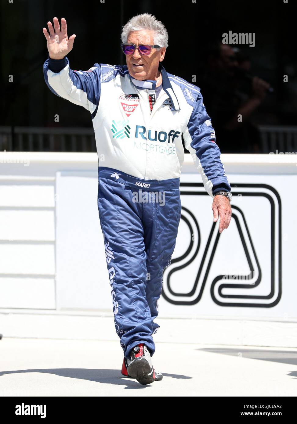 Plymouth, Wisconsin, USA. 12.. Juni 2022. Die Rennlegende Mario Andretti wird den Fans vor dem NTT IndyCar Series SONSIO Grand Prix in Road America in Plymouth, Wisconsin, bekannt gegeben. Ricky Bassman/CSM/Alamy Live News Stockfoto