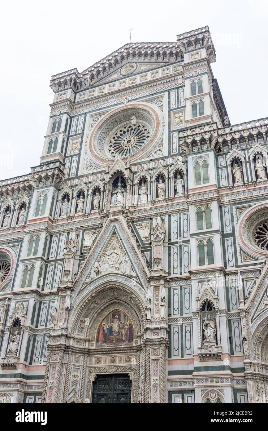 Eingangsfassade der Kathedrale Santa Maria del Fiore (Duomo), Piazza del Duomo, Florenz (Firenze), Toskana Region, Italien Stockfoto
