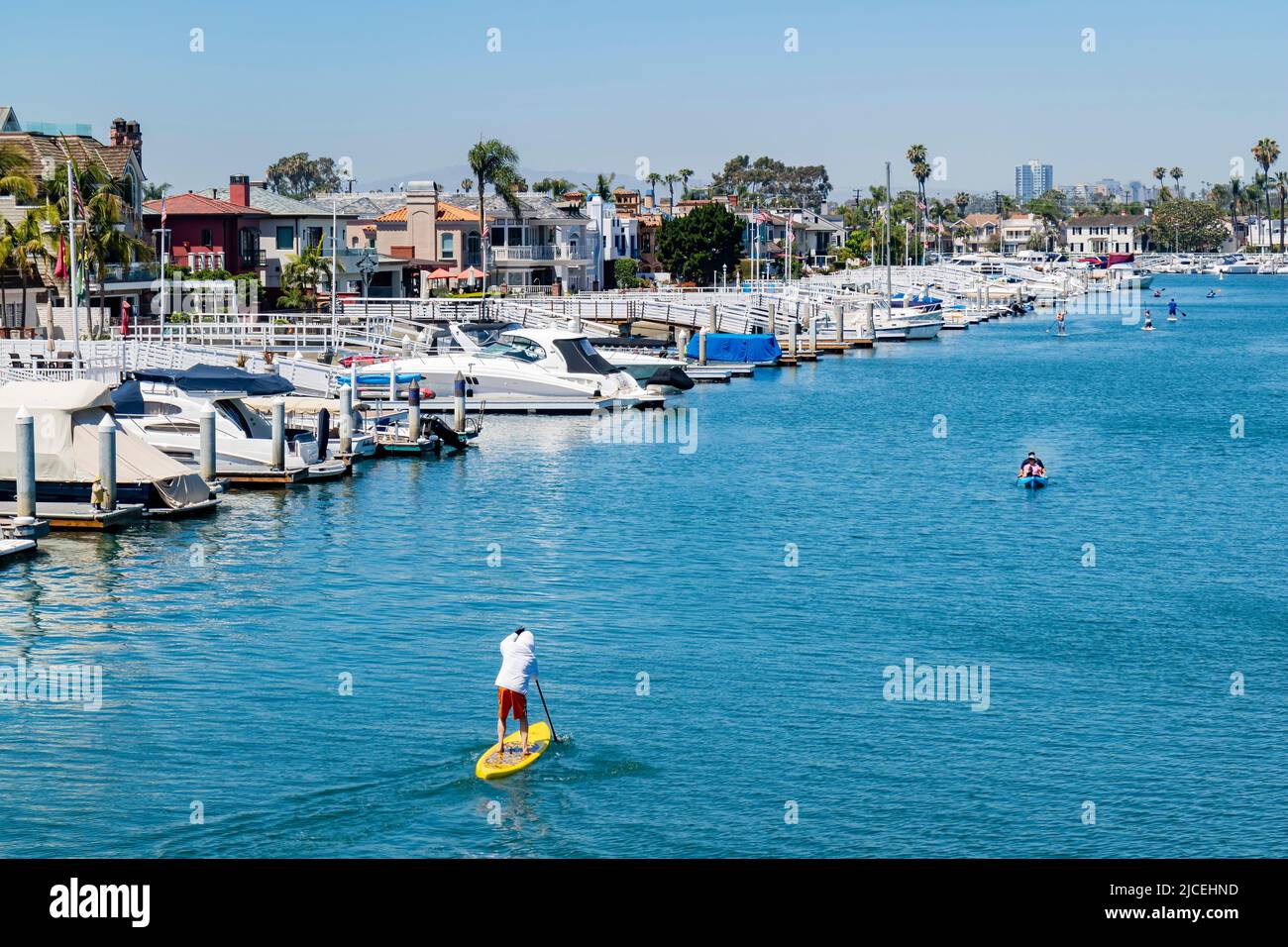 Los Angeles, MAI 2 2015 - Menschen spielen Stand Up Paddle Stockfoto