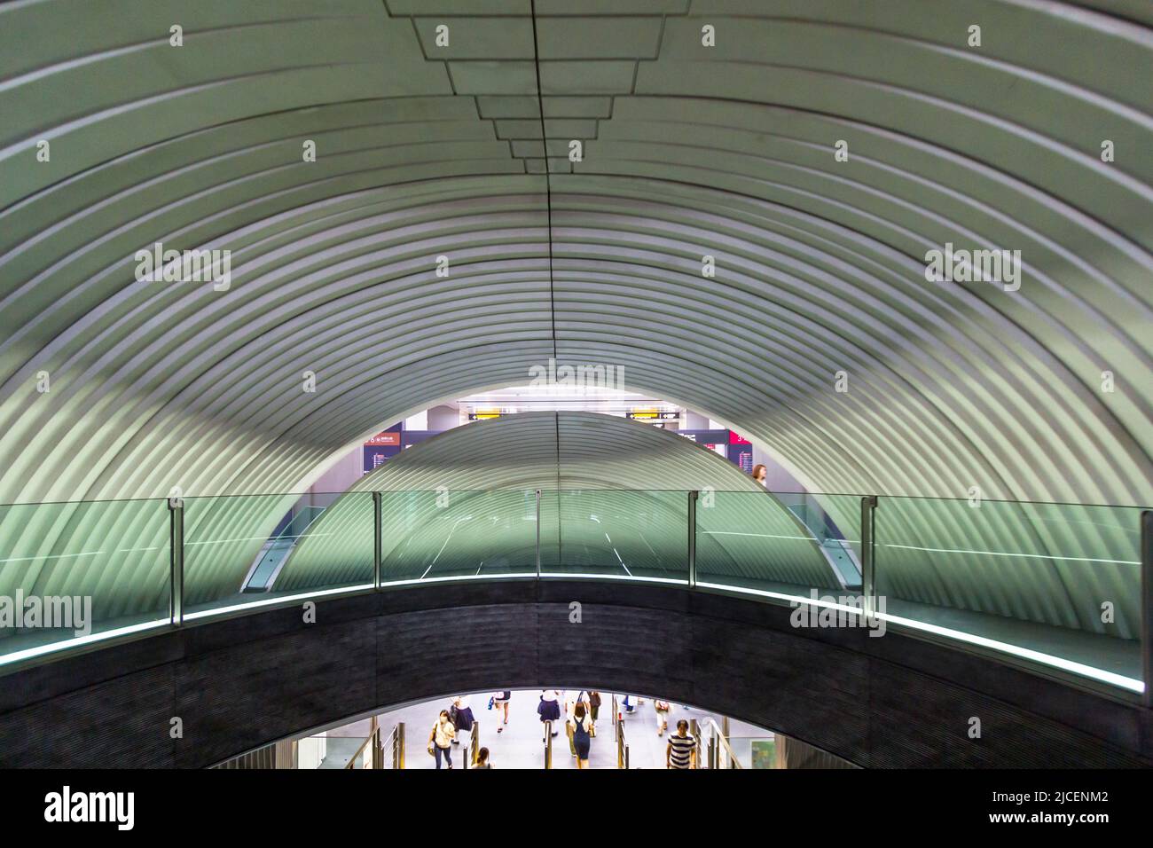 Im Inneren der Shibuya Station, entworfen von Tadao Ando in Tokio, Japan Stockfoto