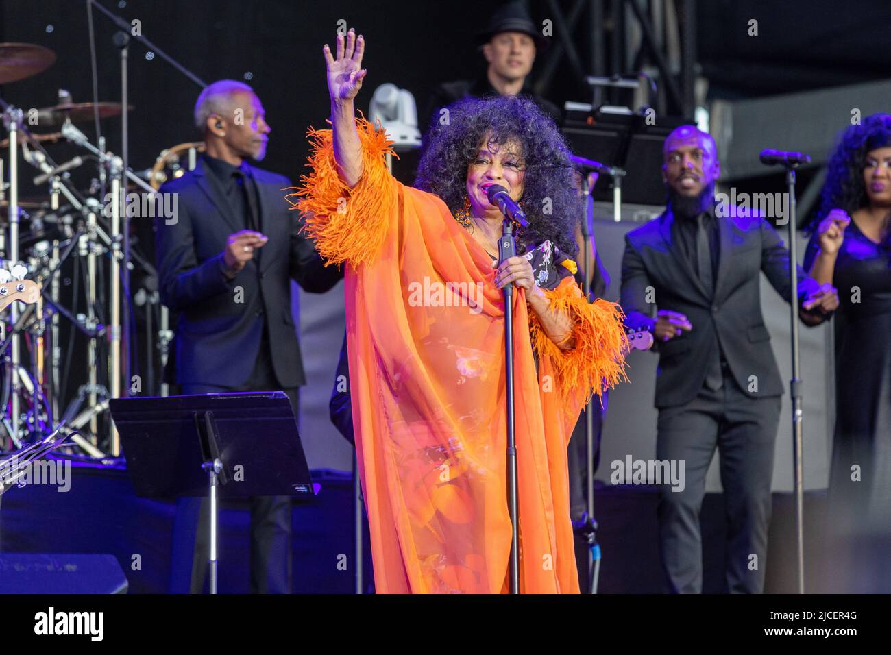 Cambridge, Großbritannien. 12.. Juni 2022. Diana Ross tritt am Sonntag, dem 12.. Juni, beim Cambridge Club Festival 2022 im Childerley Orchard in Cambridge auf (Foto: Phil Lewis/SOPA Images/Sipa USA) Quelle: SIPA USA/Alamy Live News Stockfoto