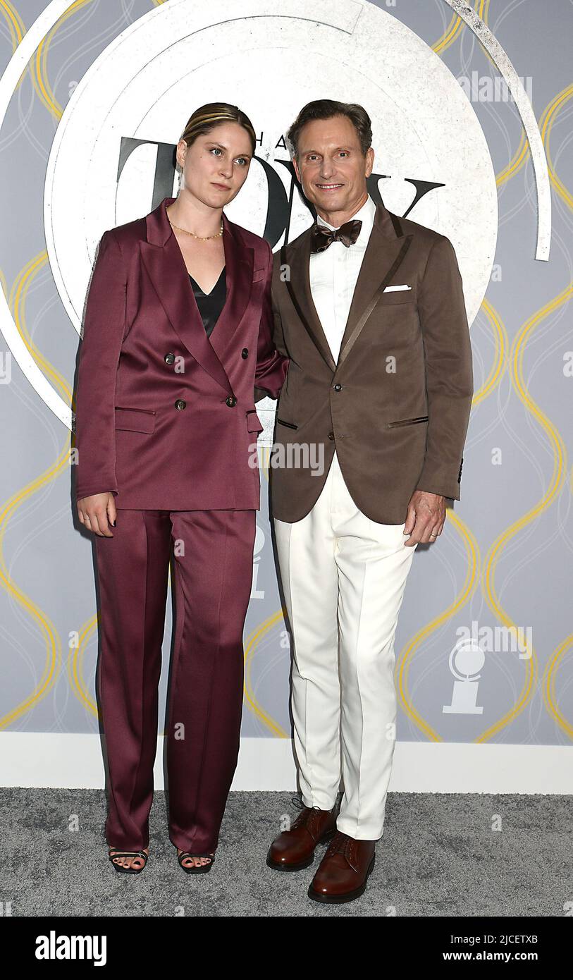 Tony Goldwyn und seine Frau Jane Musky nehmen am 12. Juni 75. an den  jährlichen Tony Awards 2022 in der Radio City Music Hall in New York, New  York, USA, Teil. Robin
