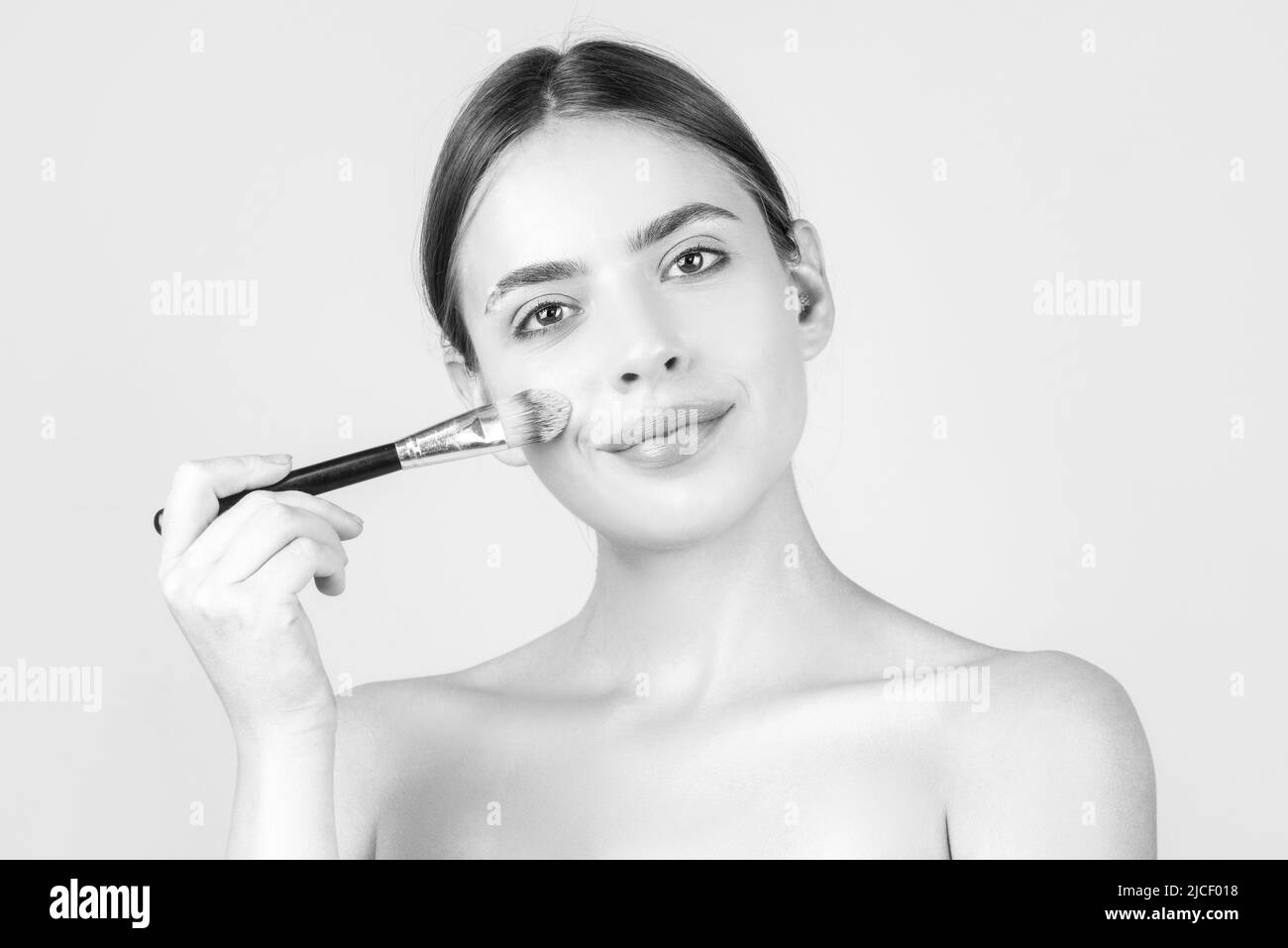 Beauty Frau Gesicht gesunde Haut mit natürlichen Make-up, frisches Beauty-Modell junge Spa. Schöne weibliche Wellness-Kosmetik. Spa und Wellness, Hautpflege Stockfoto