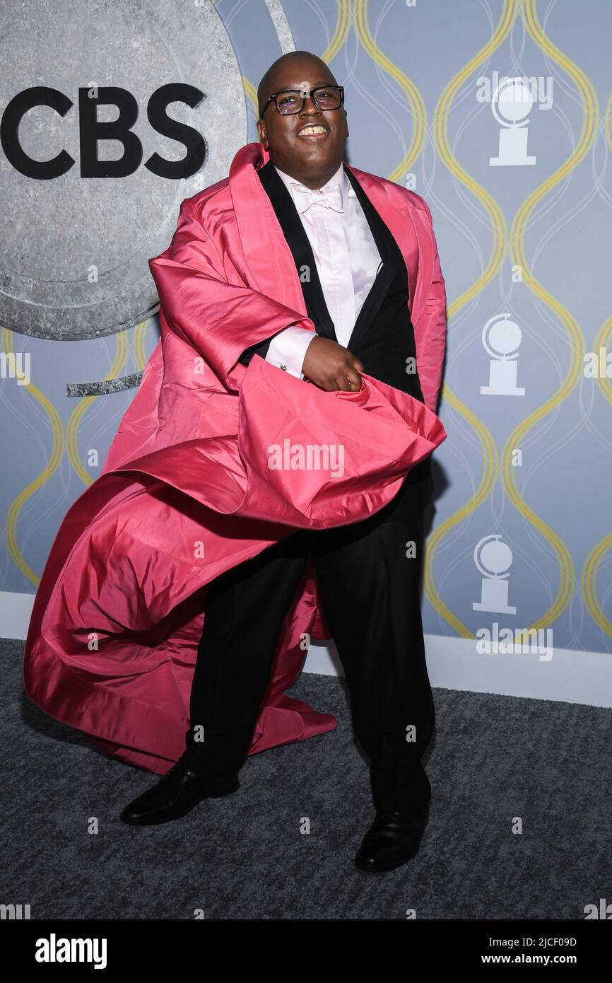 New York City, USA, 12. Juni 2022. Michael R. Jackson bei den jährlichen Tony Awards 75., die am Sonntag, den 12. Juni 2022, in der Radio City Music Hall in New York City auf dem roten Teppich stattfinden. (Foto von Anthony Behar/Sipa USA) Stockfoto