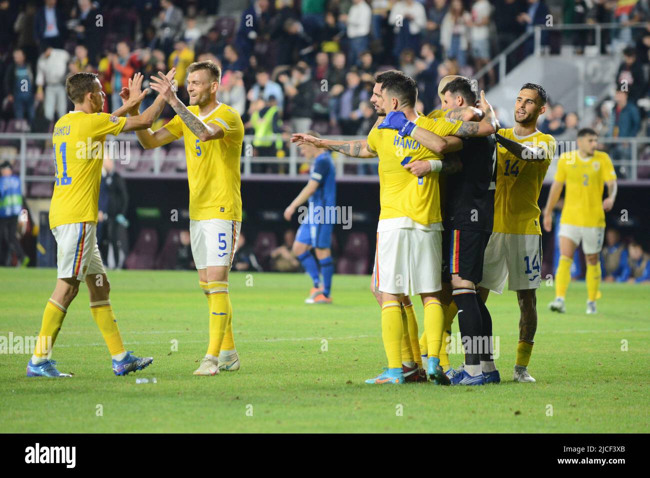 Rumänische Fußballmannschaft am Ende des Spiels Rumänien gegen Finnland , Bukarest 11.06.2022 , UEFA Nations League 2022,Cristi Stavri Stockfoto