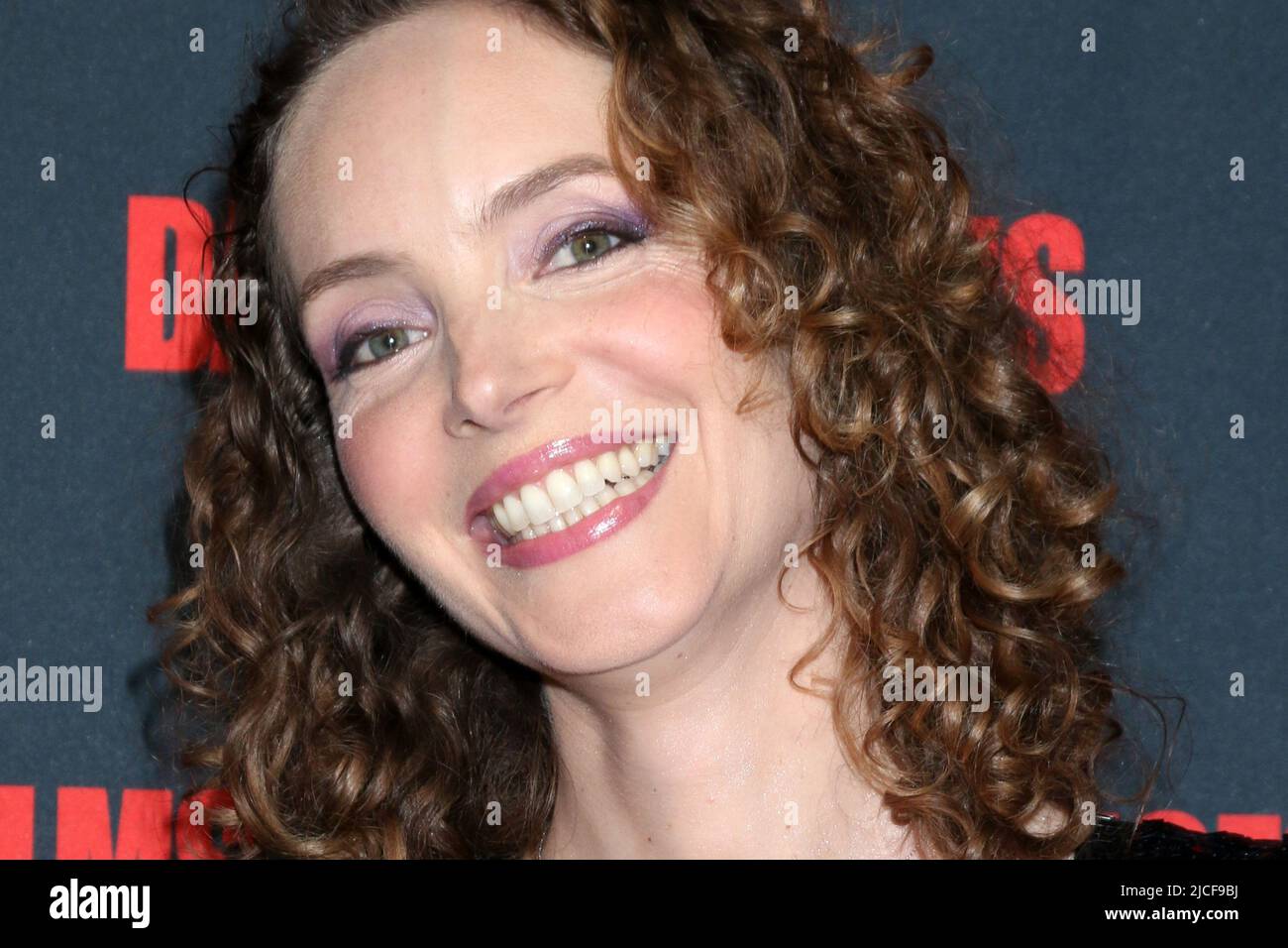 LOS ANGELES - JUN 12: Laura Weissbecker bei den Tänzen mit Filmen Big Sunday Night Red Carpet im Chinese Theatre 6 am 12. Juni 2022 in Los Angeles, CA Stockfoto