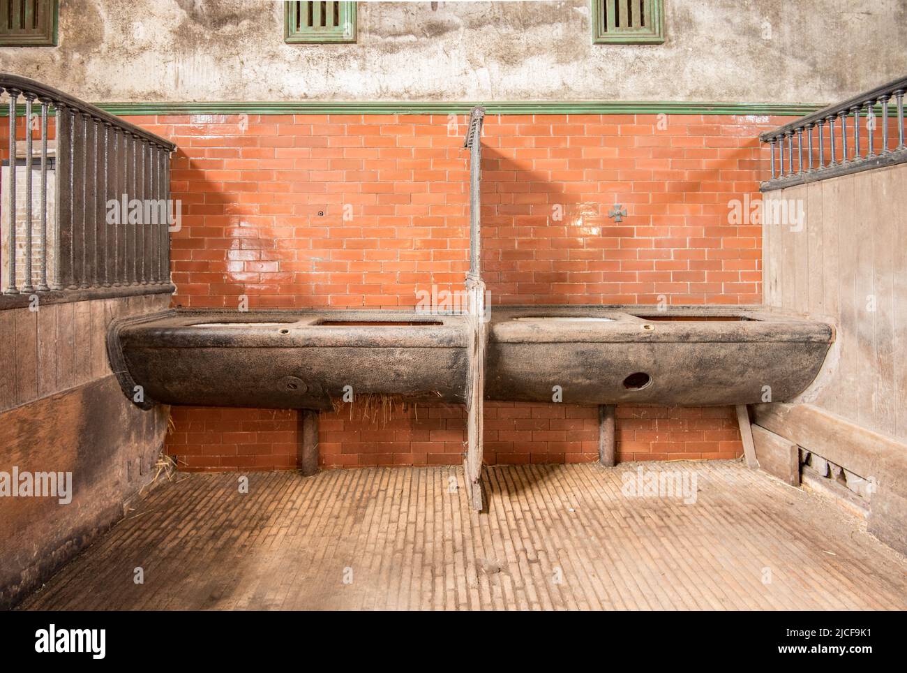 Ein ziemlich feiner Stall.... offen für die Besichtigung auf der Open Farm Sonntag, 10.. Juni 2022 auf der Cappleside Farm, Rathmell, Yorkshire (zeigt britische Landwirtschaft). Stockfoto