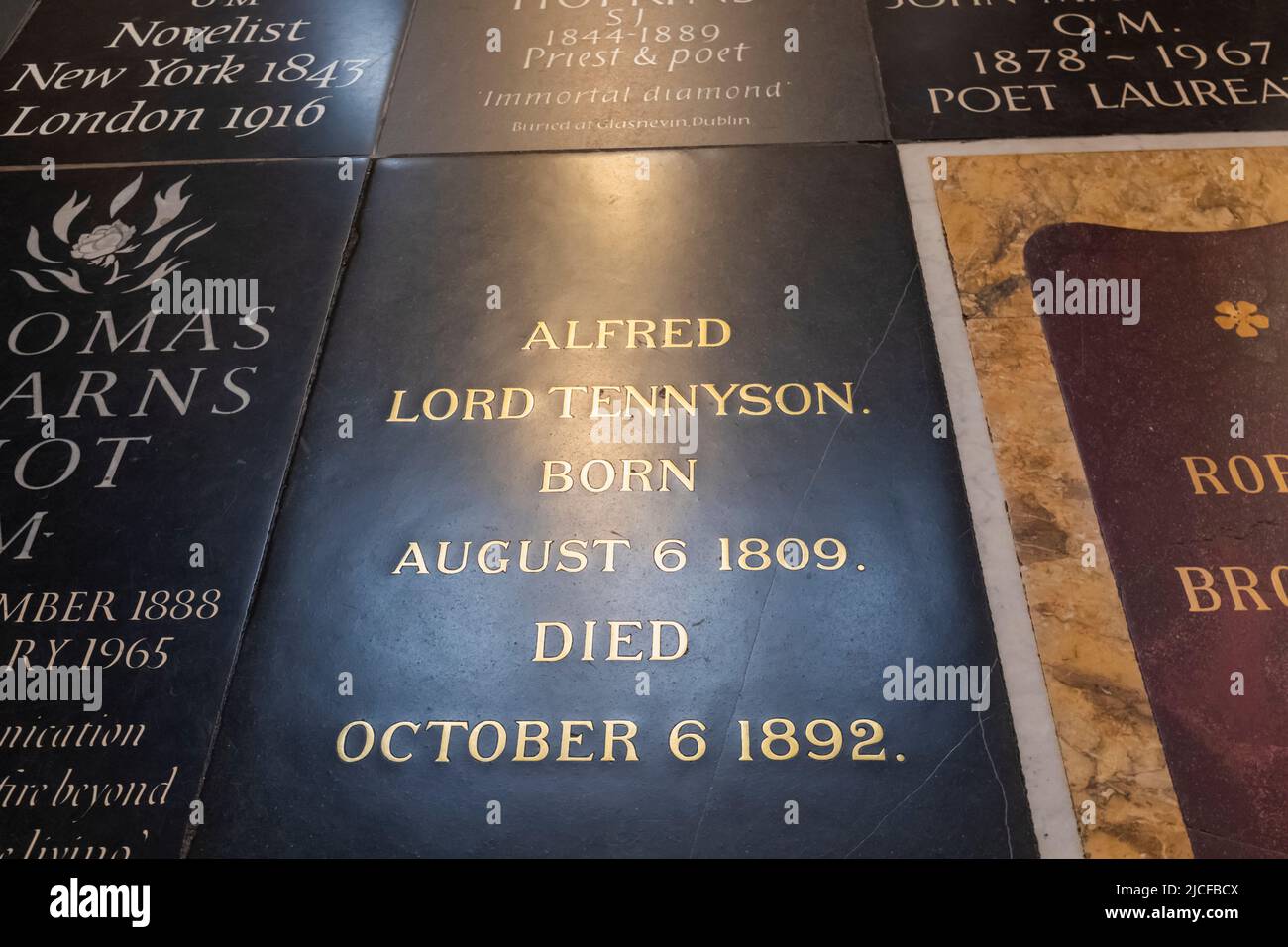 England, London, Westminster Abbey, Poets Corner, Alfred Lord Tennyson Memorial Plakette Stockfoto