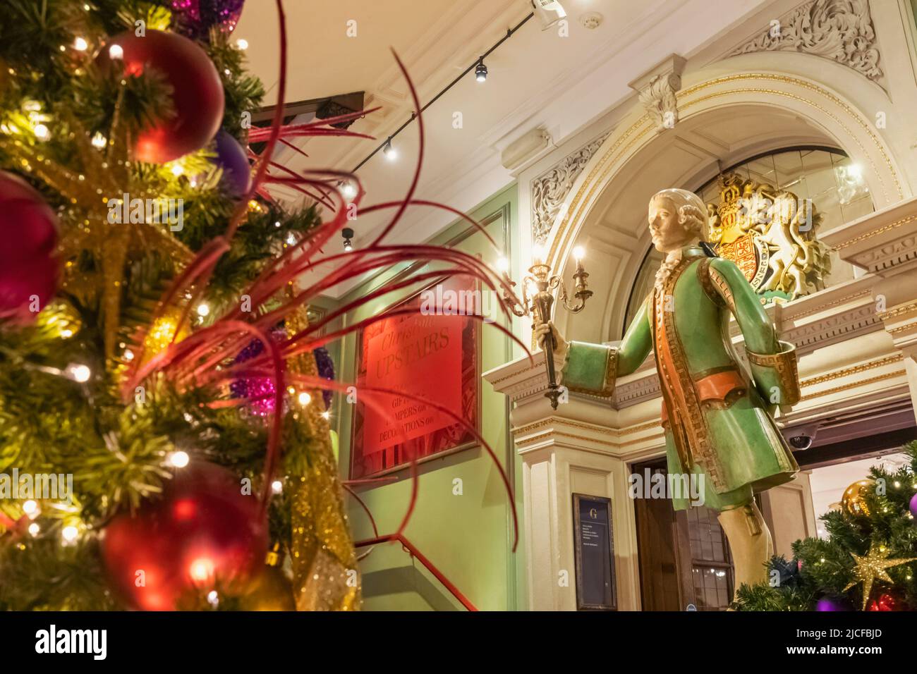 England, London, Piccadilly, Fortnum und Mason, Inneneinrichtung Weihnachtsschmuck Stockfoto England, London, Piccadilly, Fortnum und Mason, Inneneinrichtung Weihnachtsschmuck Stockfoto